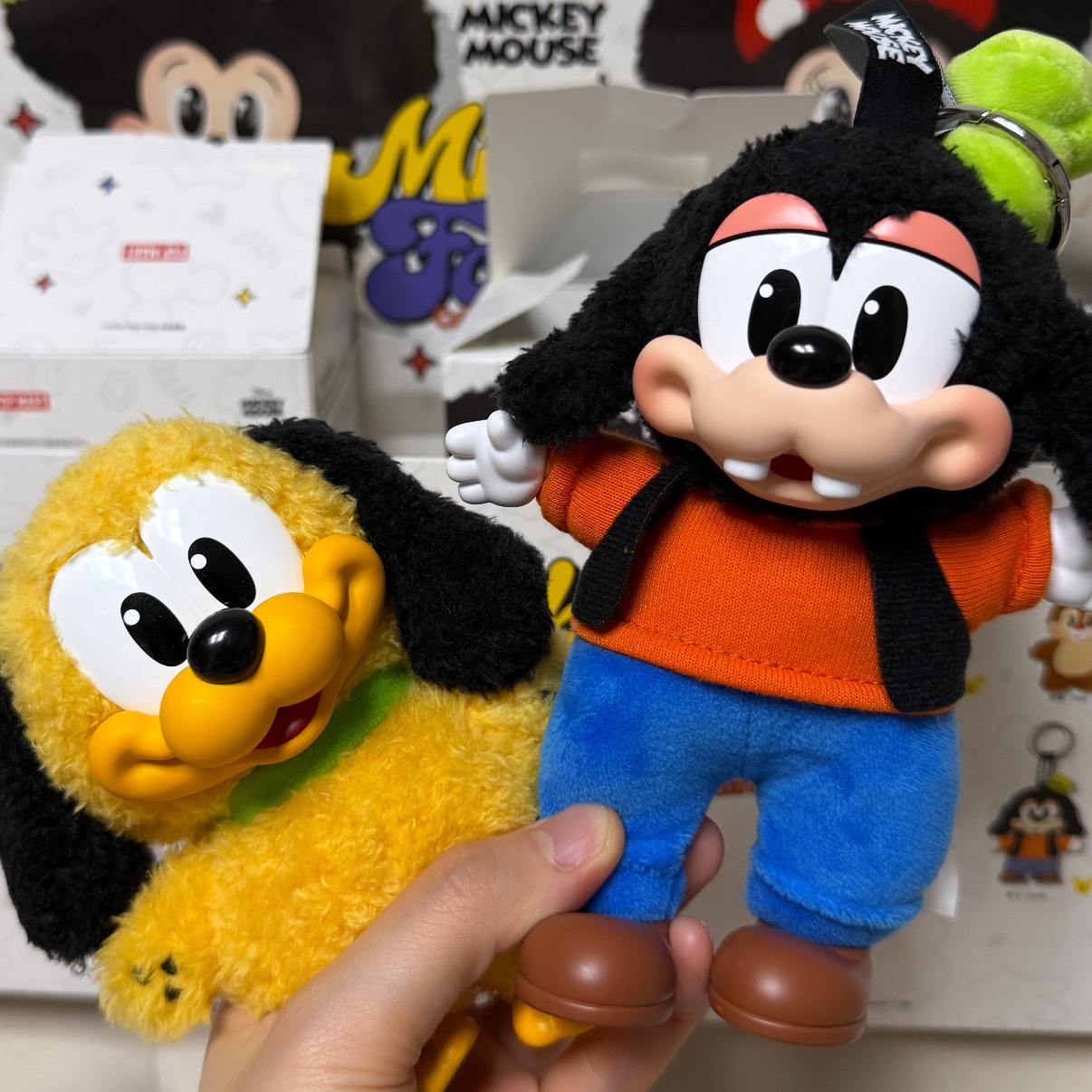Pop Mart Mickey Family Cute Together Keychain Series Figures Sealed Case (8 Blind Boxes) 착용 스타일 - 2