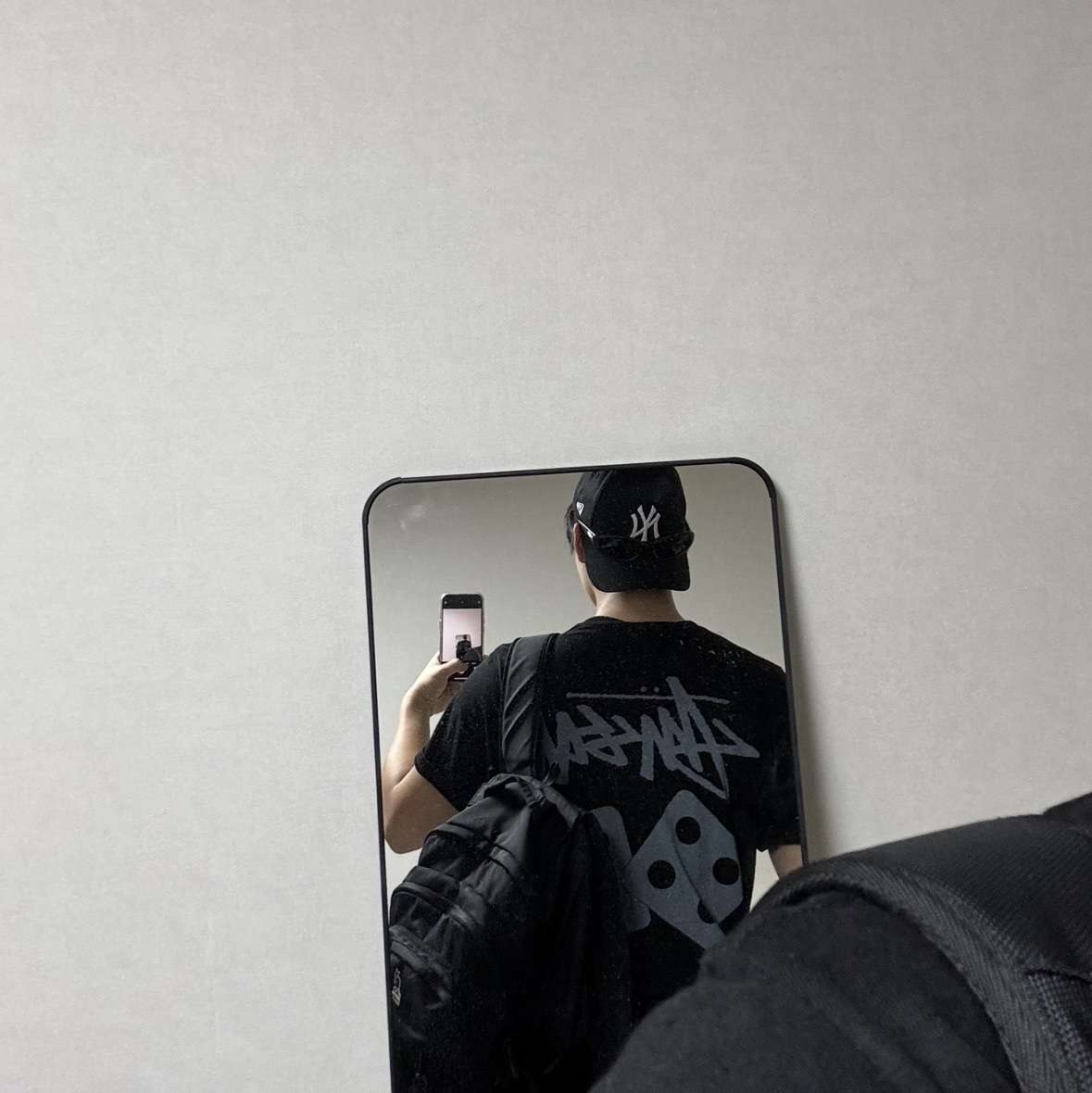 Stussy Pigment Dyed Dice T-Shirt Black 착용 스타일