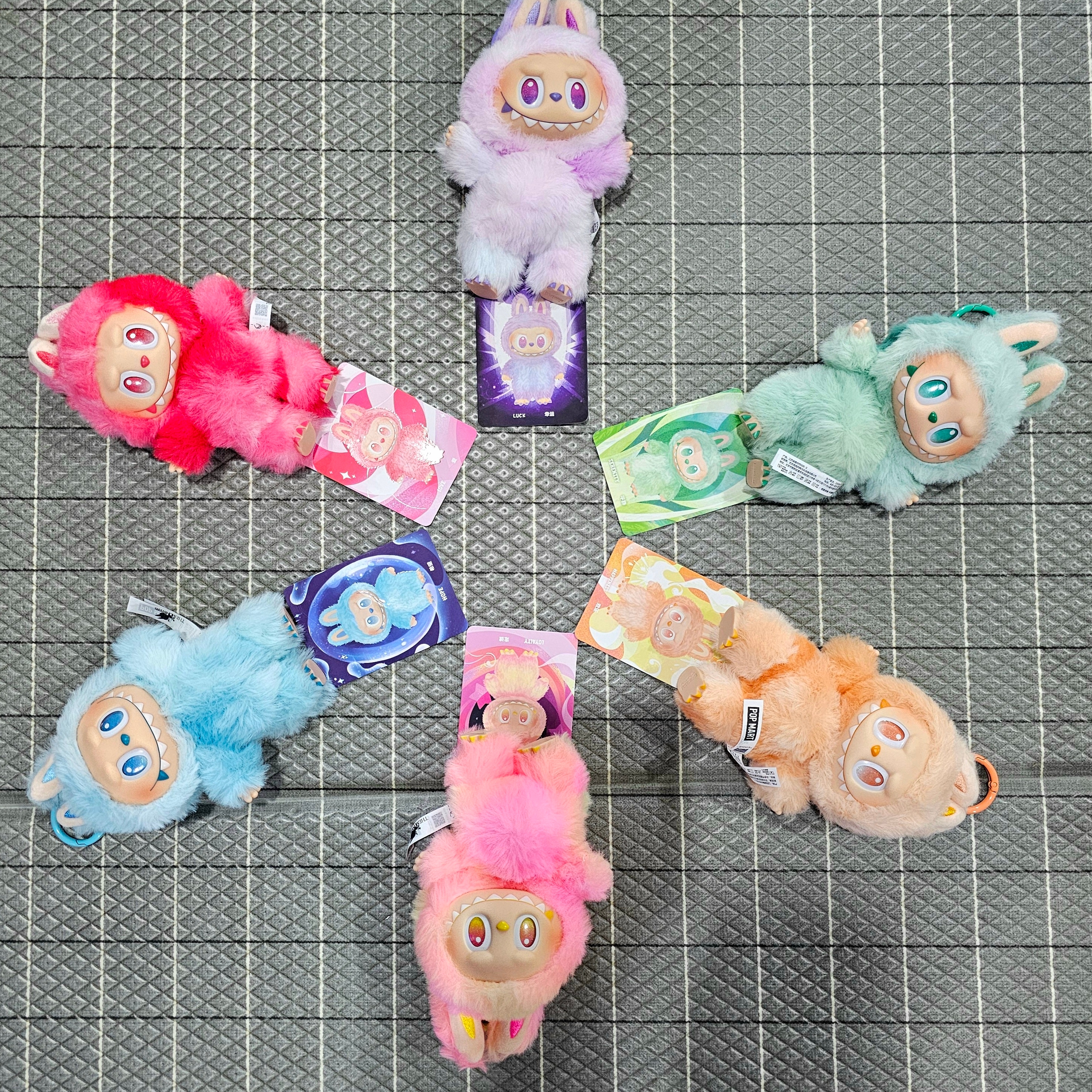 Pop Mart Labubu The Monsters Highlight Series Sealed Case (6 Blind Boxes) 착용 스타일 - 3
