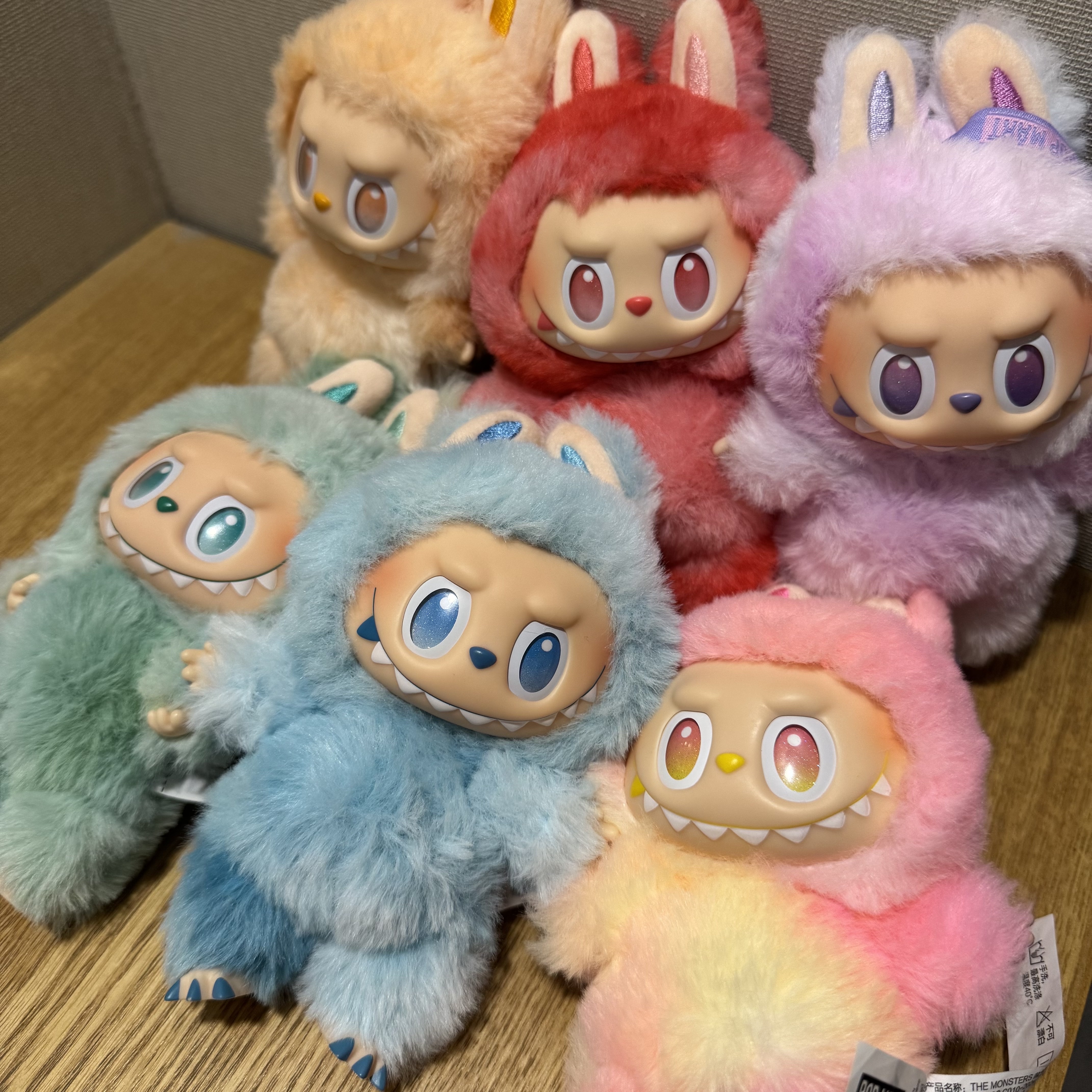 Pop Mart Labubu The Monsters Highlight Series Sealed Case (6 Blind Boxes) 착용 스타일