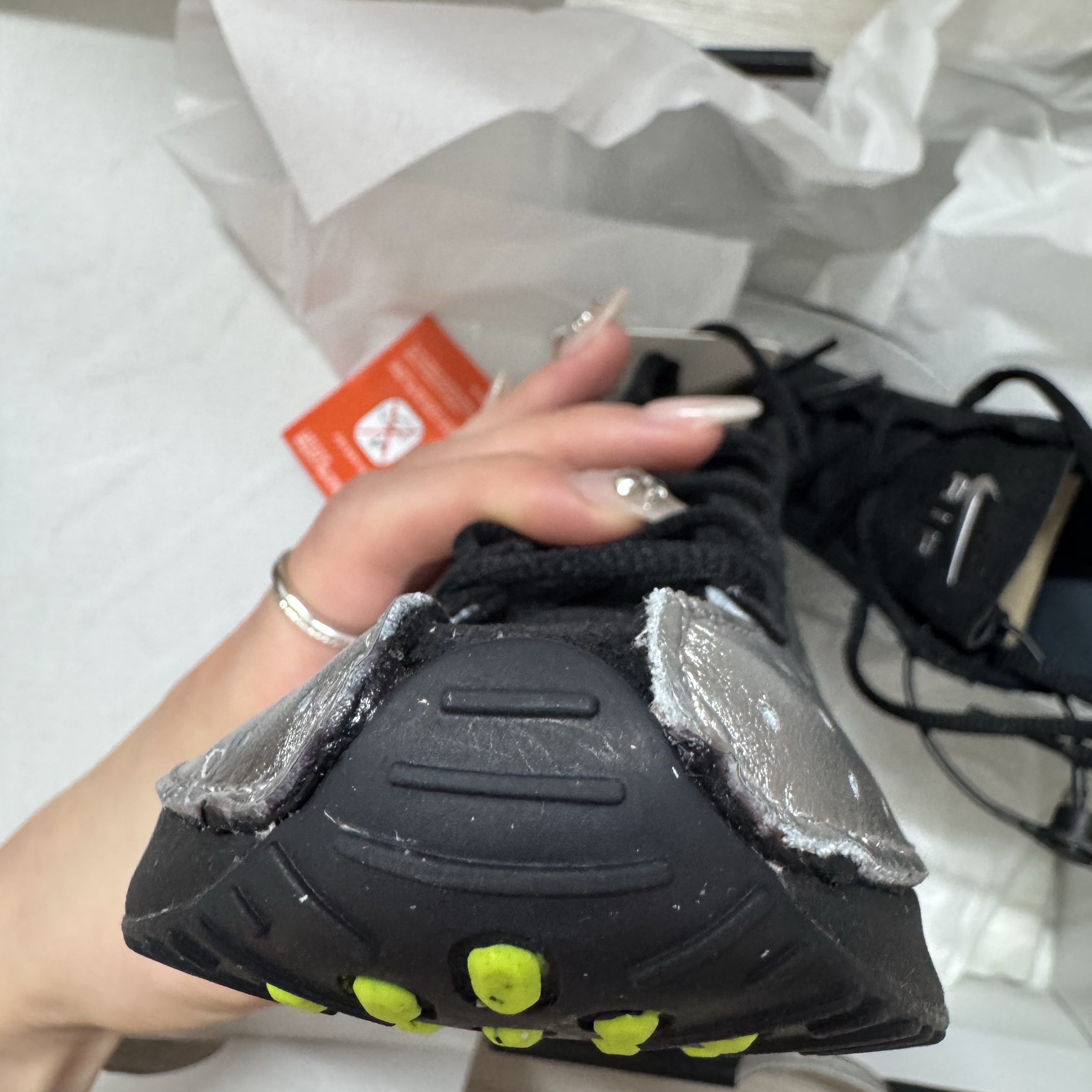 (W) Nike Air Superfly Metallic Silver and Black 착용 스타일 - 3