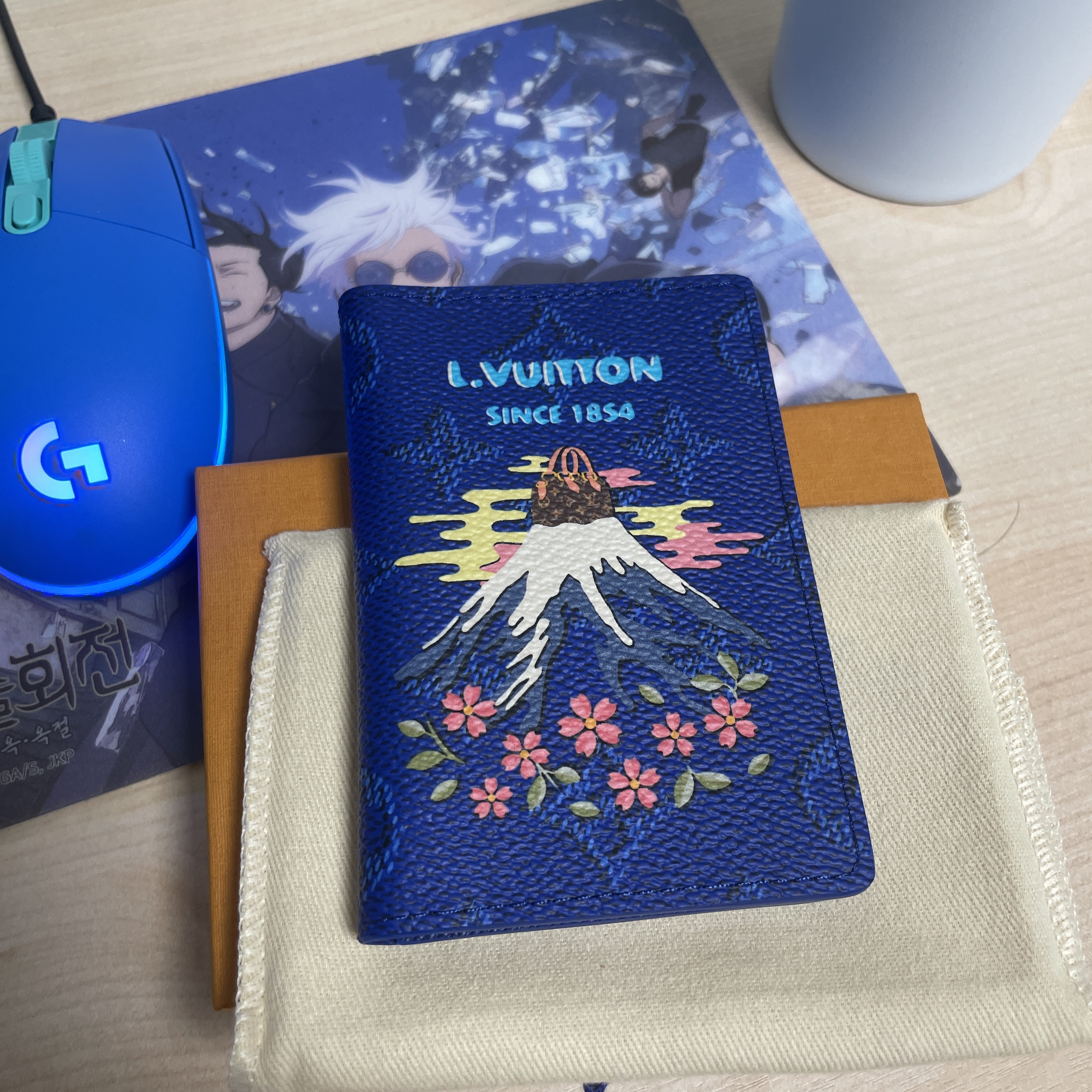 Louis Vuitton Pocket Organizer Blue 착용 스타일