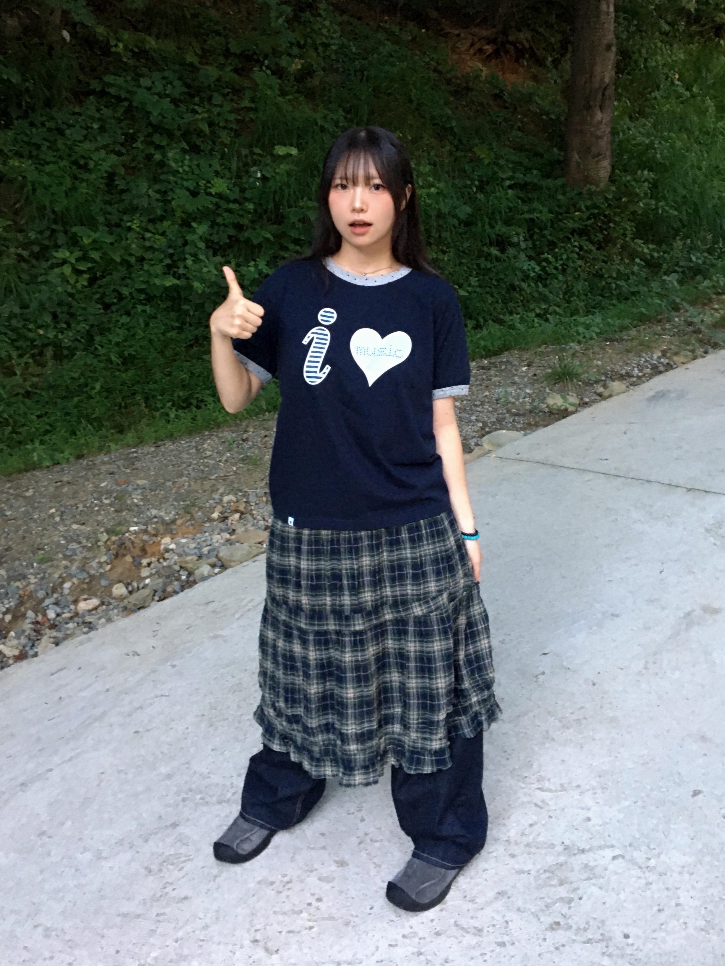 CAVISH I Love Music Ringer SS Tee Navy, COYSEIO Shirring Midi Skirt Check 착용 스타일 - 2