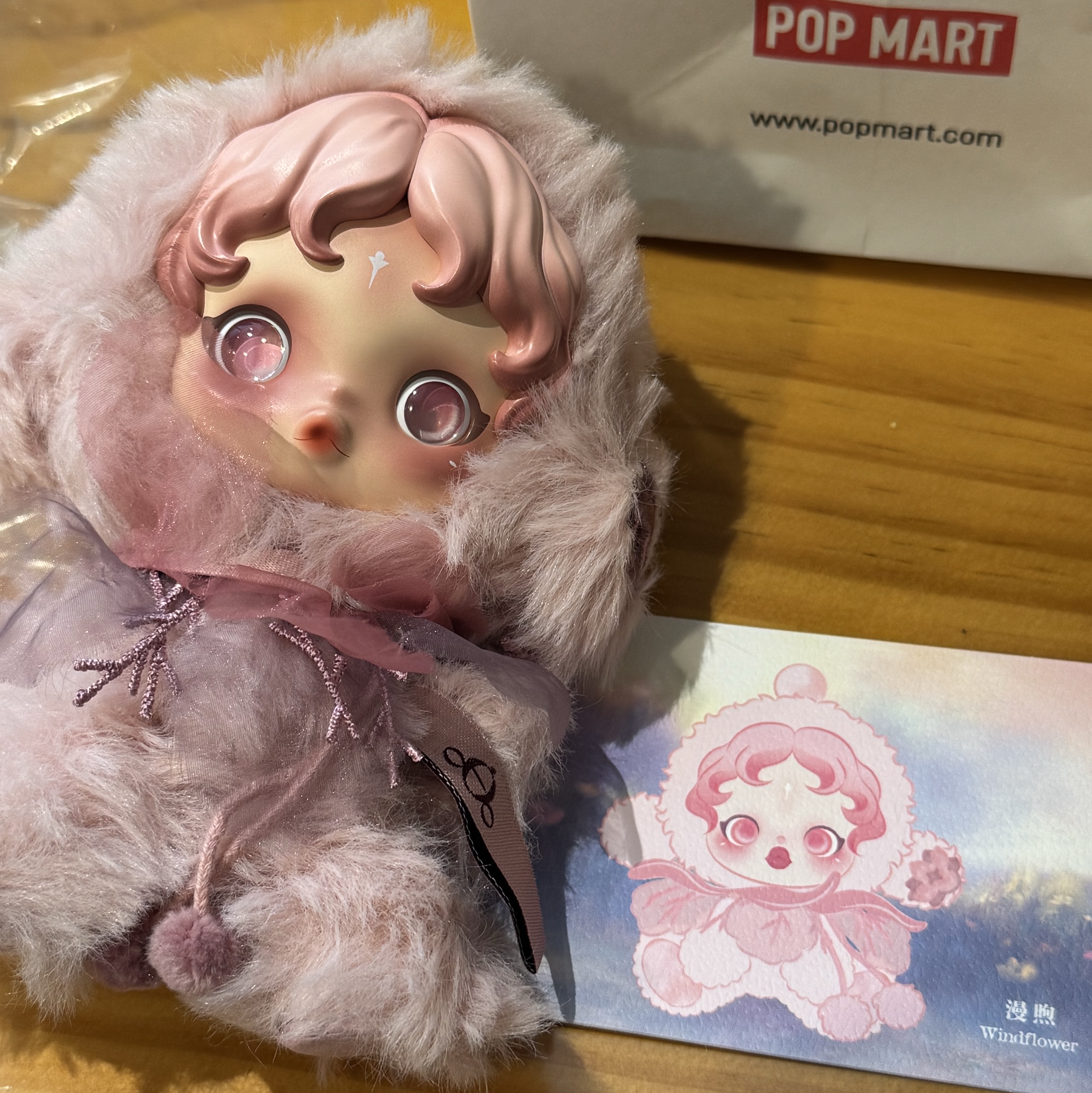 Pop Mart Skullpanda L’Impressionnisme Series Plush Doll Dew (Opened Case), Pop Mart Skullpanda L’Impressionnisme Series Plush Doll Windflower (Opened Case) 착용 스타일 - 2