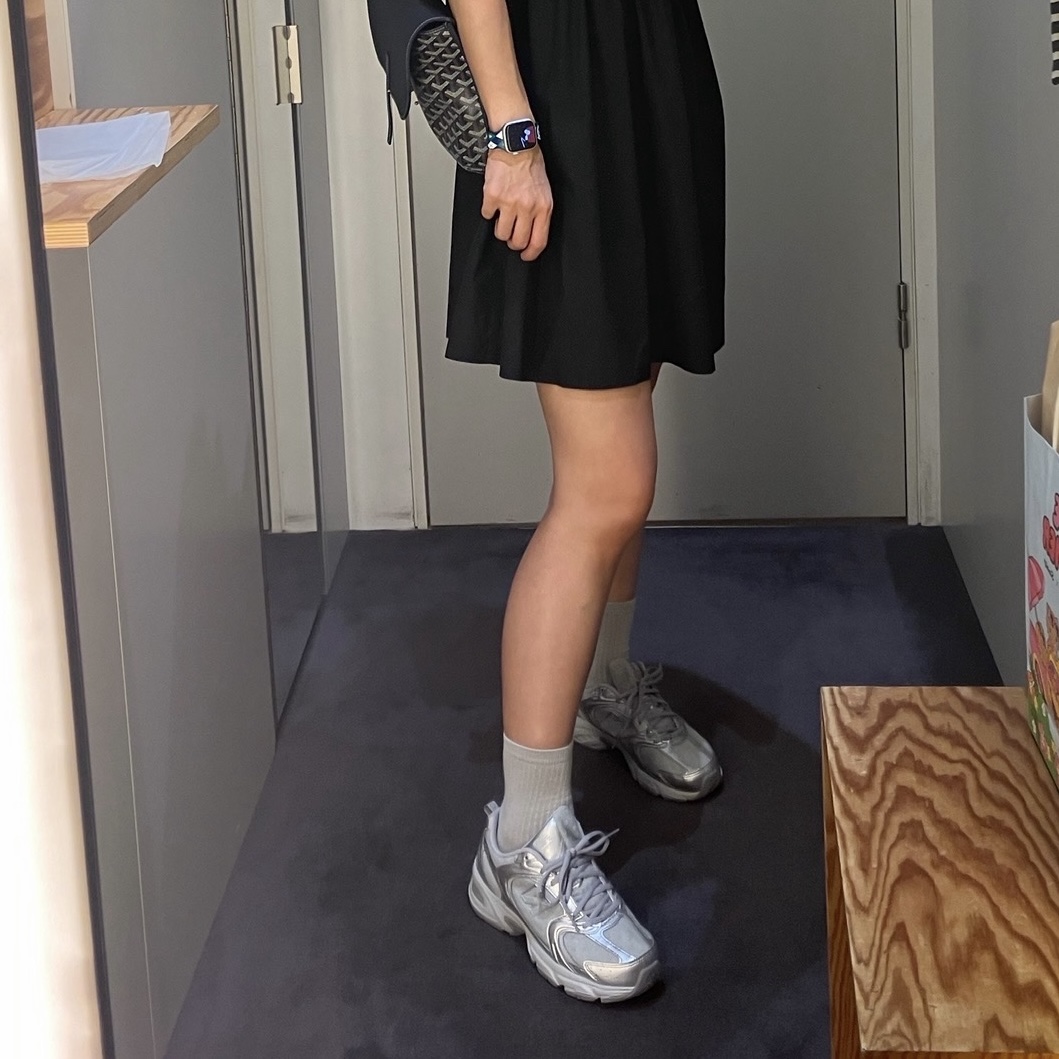 New Balance 530 Raincloud Silver Metallic 착용 스타일