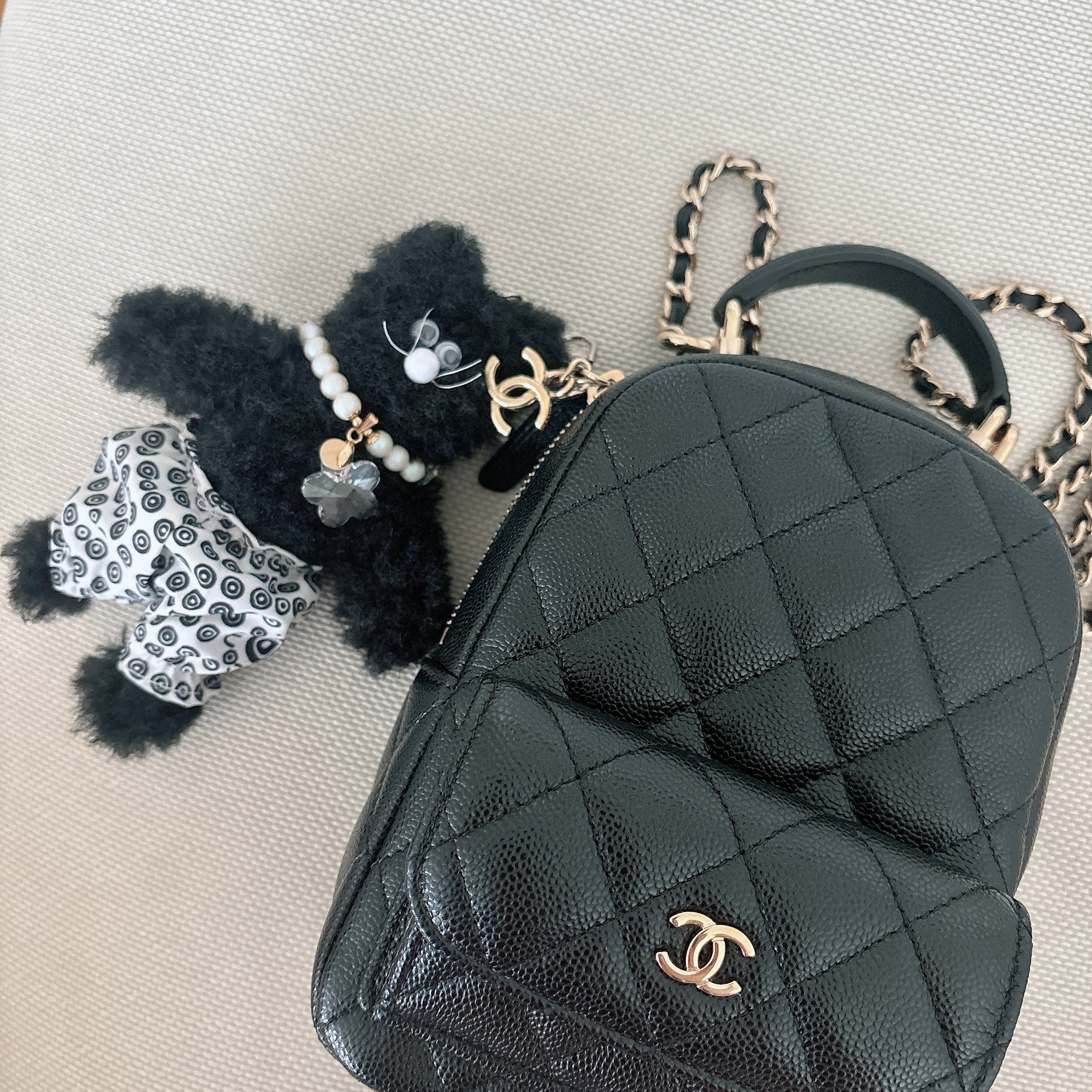 Monamhee x 10 Corso Como Bianco Keyring Black 착용 스타일