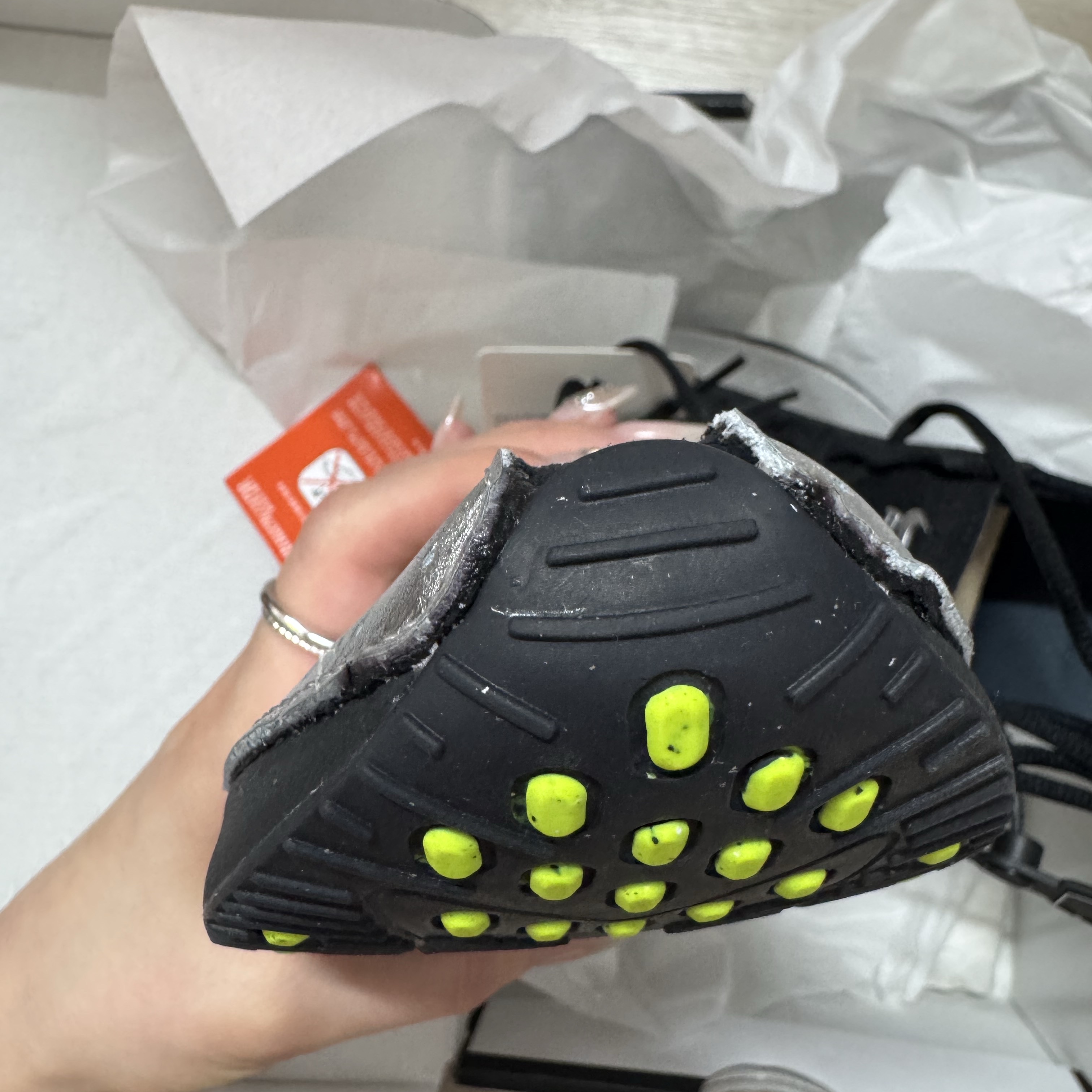 (W) Nike Air Superfly Metallic Silver and Black 착용 스타일 - 1