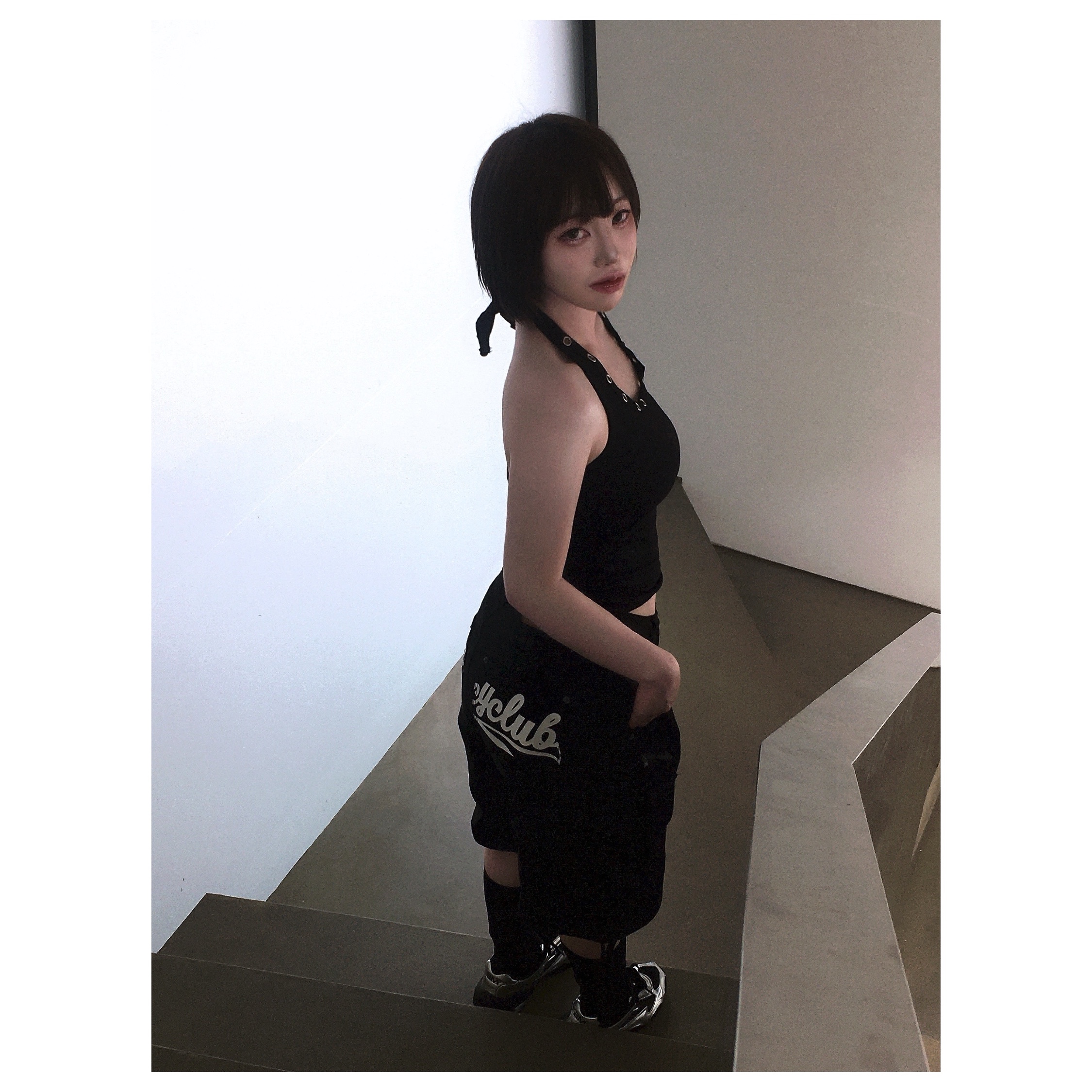 (W) Nike Air Max Muse Black and Metallic Silver 착용 스타일