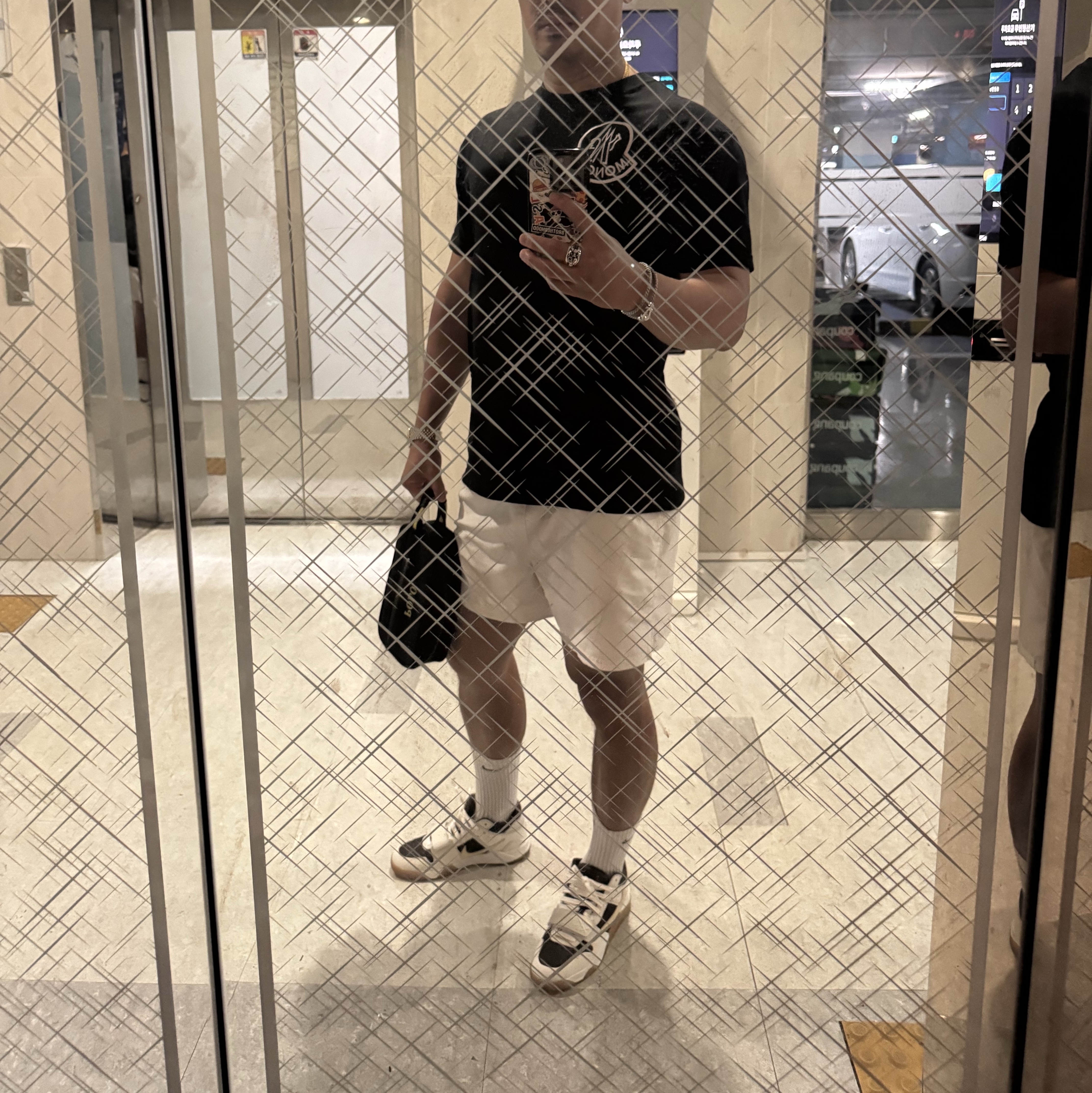 Jordan x Travis Scott Jumpman Jack TR Sail and Dark Mocha 착용 스타일