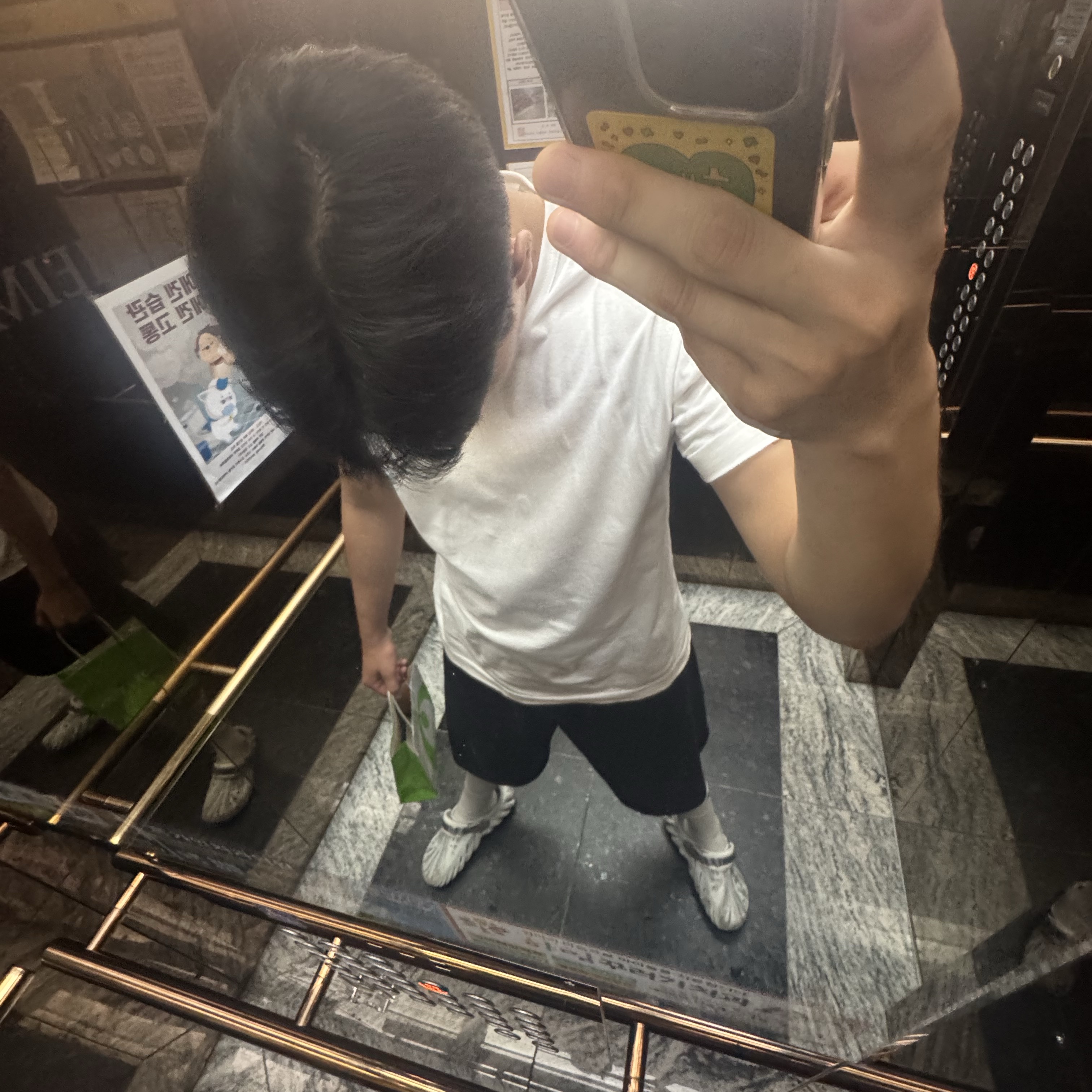 Play Comme des Garcons Black Heart T-Shirt White 착용 스타일