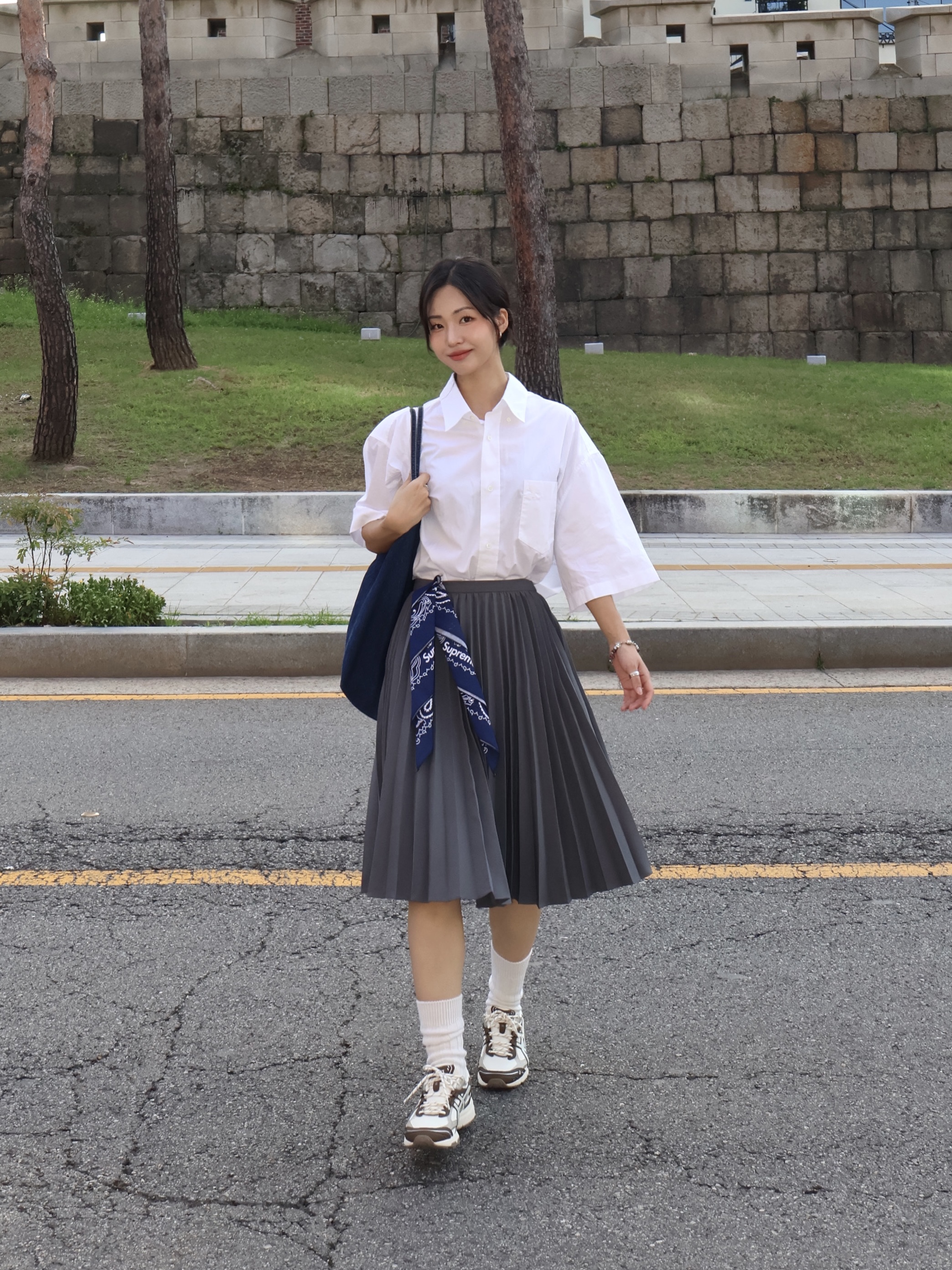 AMI Short Sleeves Boxy Fit Shirt Natural White, Supreme Hav-A-Hank Bandanas Multicolor (Set of 3) - 24SS 착용 스타일 - 1