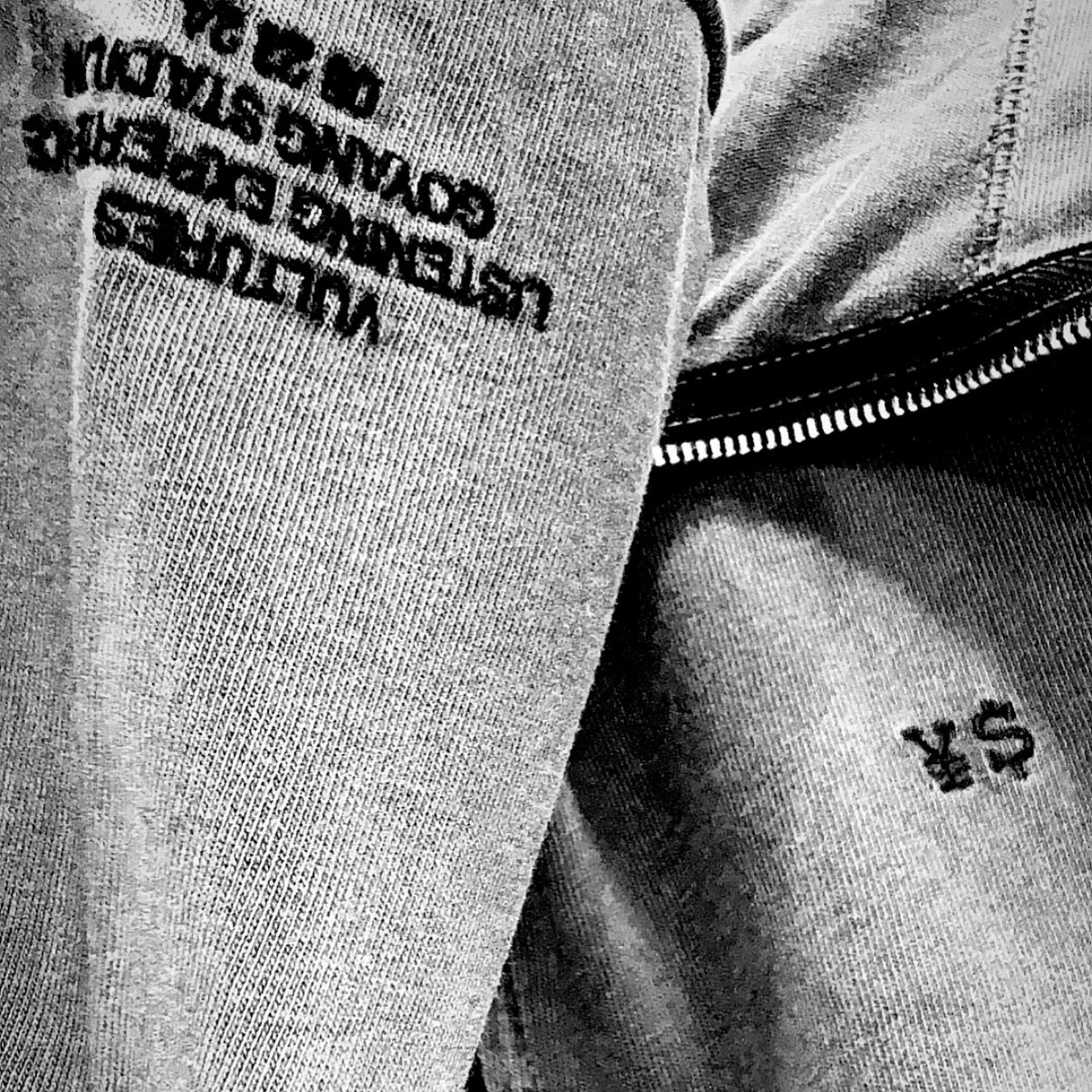 ¥$ Vultures Merch Hoodie Black - Korea Exclusive, Adidas Manchester United 2024/25 Away Jersey Night Indigo - KR Sizing (Non Marking Ver.) 착용 스타일 - 1