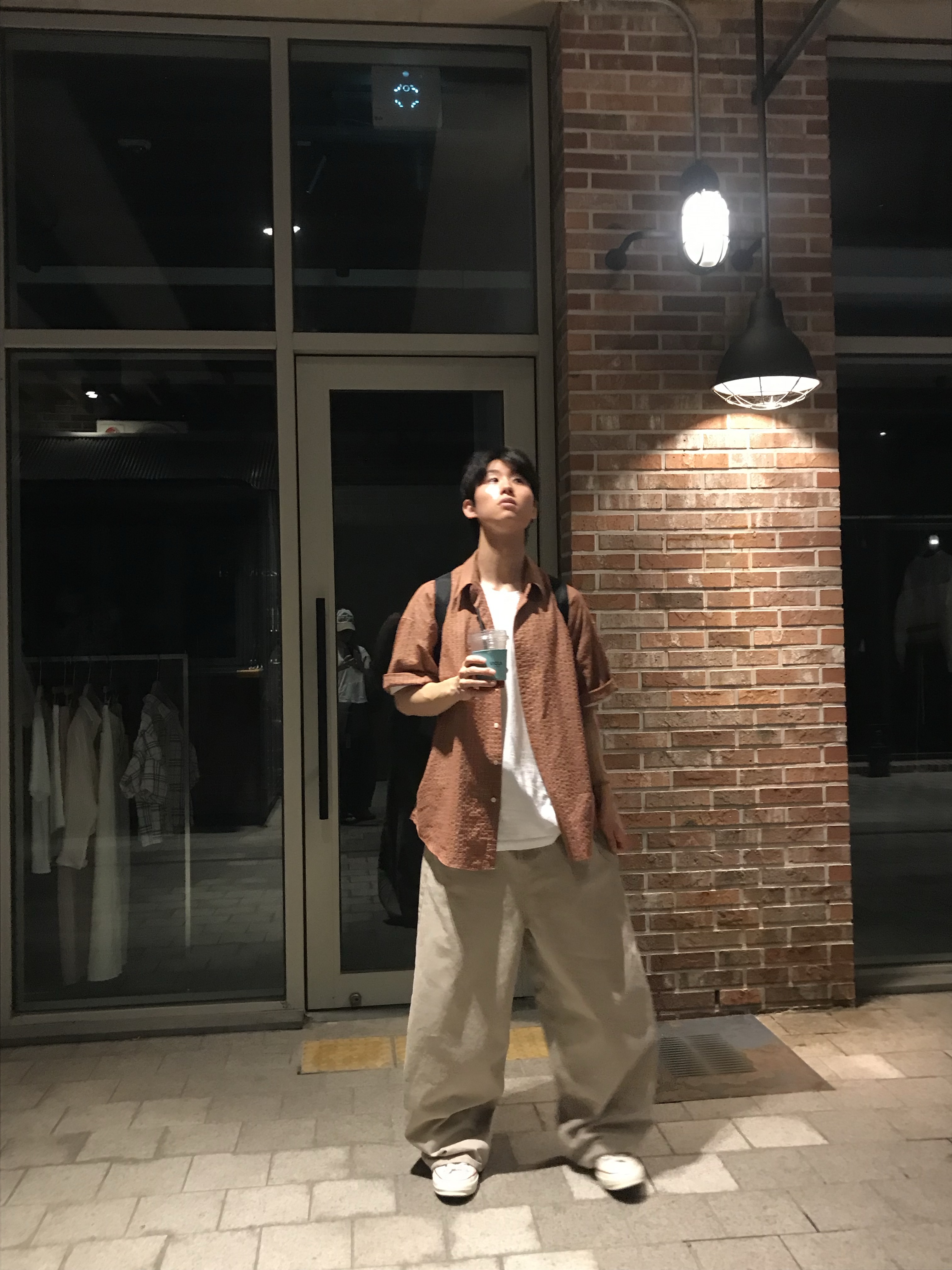 noun Wide Curved Denim Pants Sand Beige, Converse Chuck Taylor All Star Ox Natural Ivory 착용 스타일 - 2