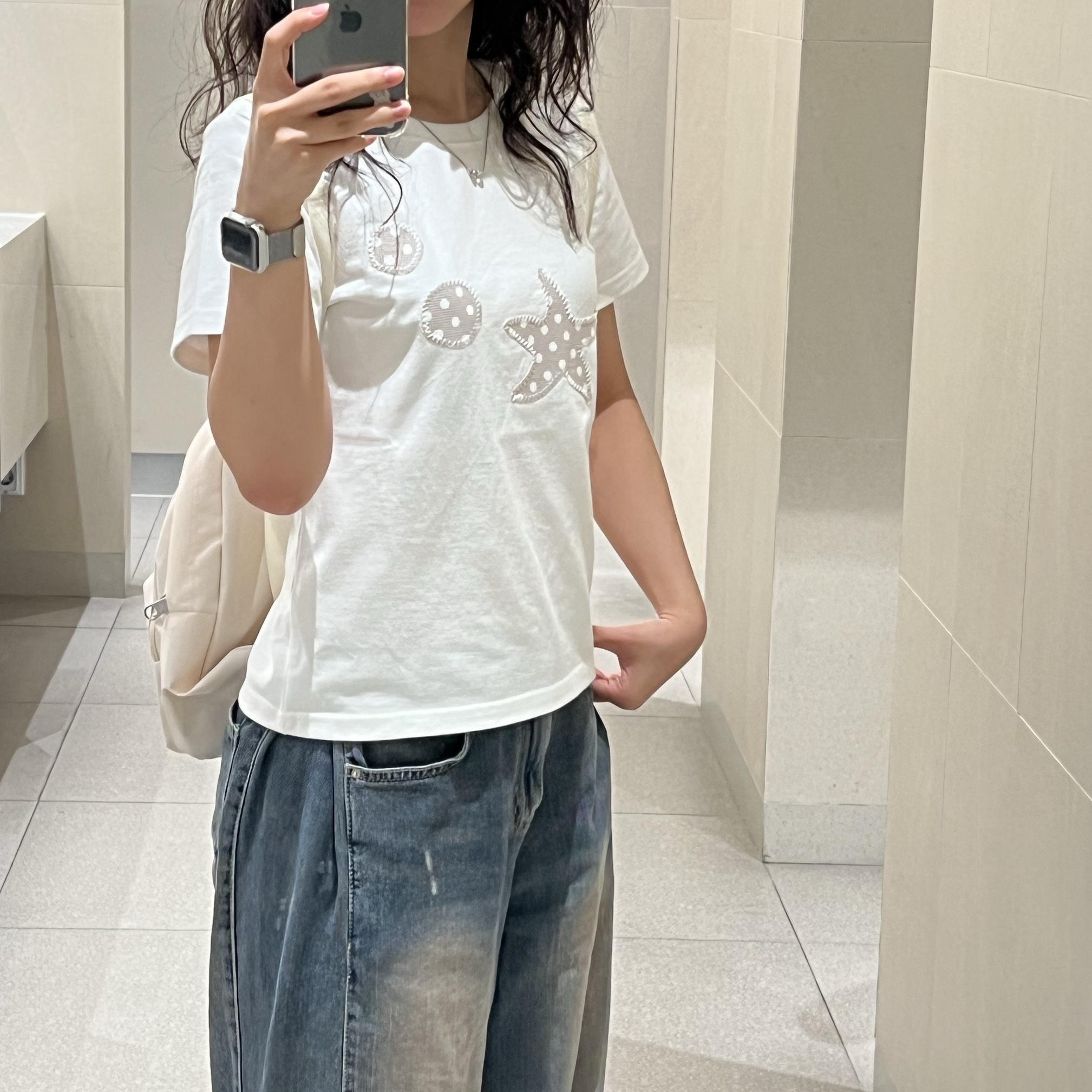 (W) The Coldest Moment TCM Starfish Dot Patch T-Shirt White, Jansport Half Pint Mini Backpack Soft Tan 착용 스타일 - 1