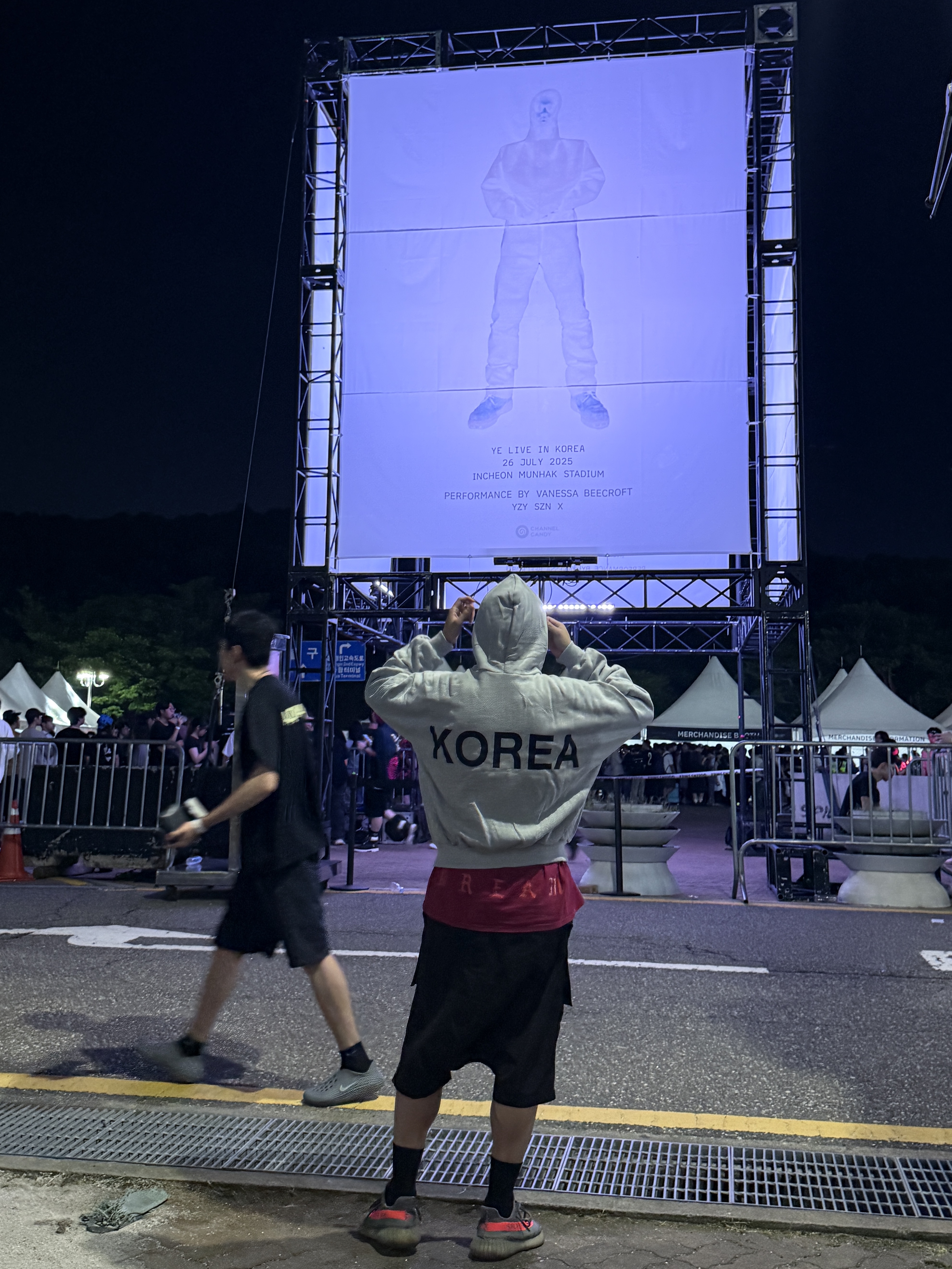 Yeezy HD-10 Grey - Korea Limited 착용 스타일 - 2