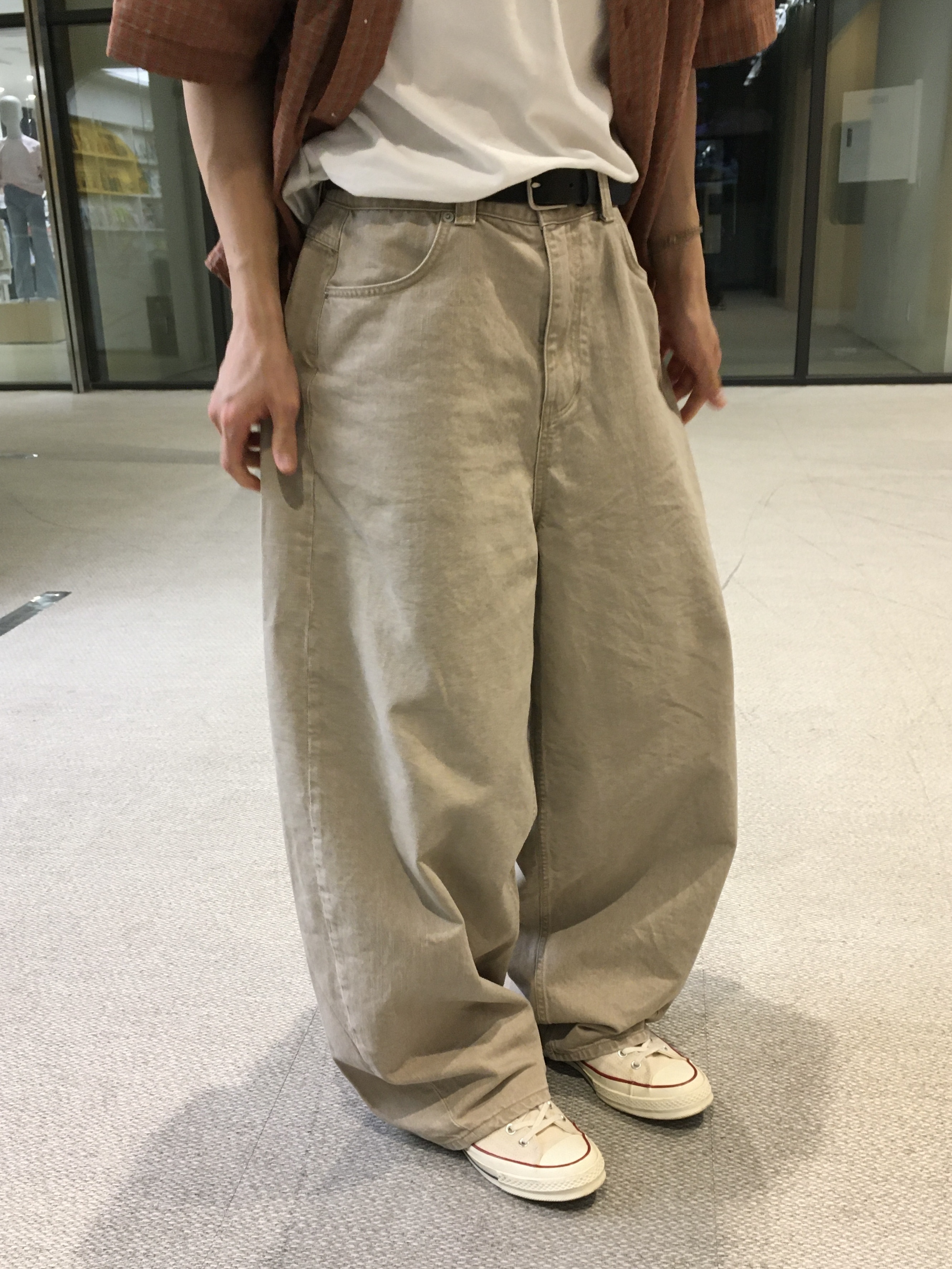 noun Wide Curved Denim Pants Sand Beige, Converse Chuck Taylor All Star Ox Natural Ivory 착용 스타일 - 8