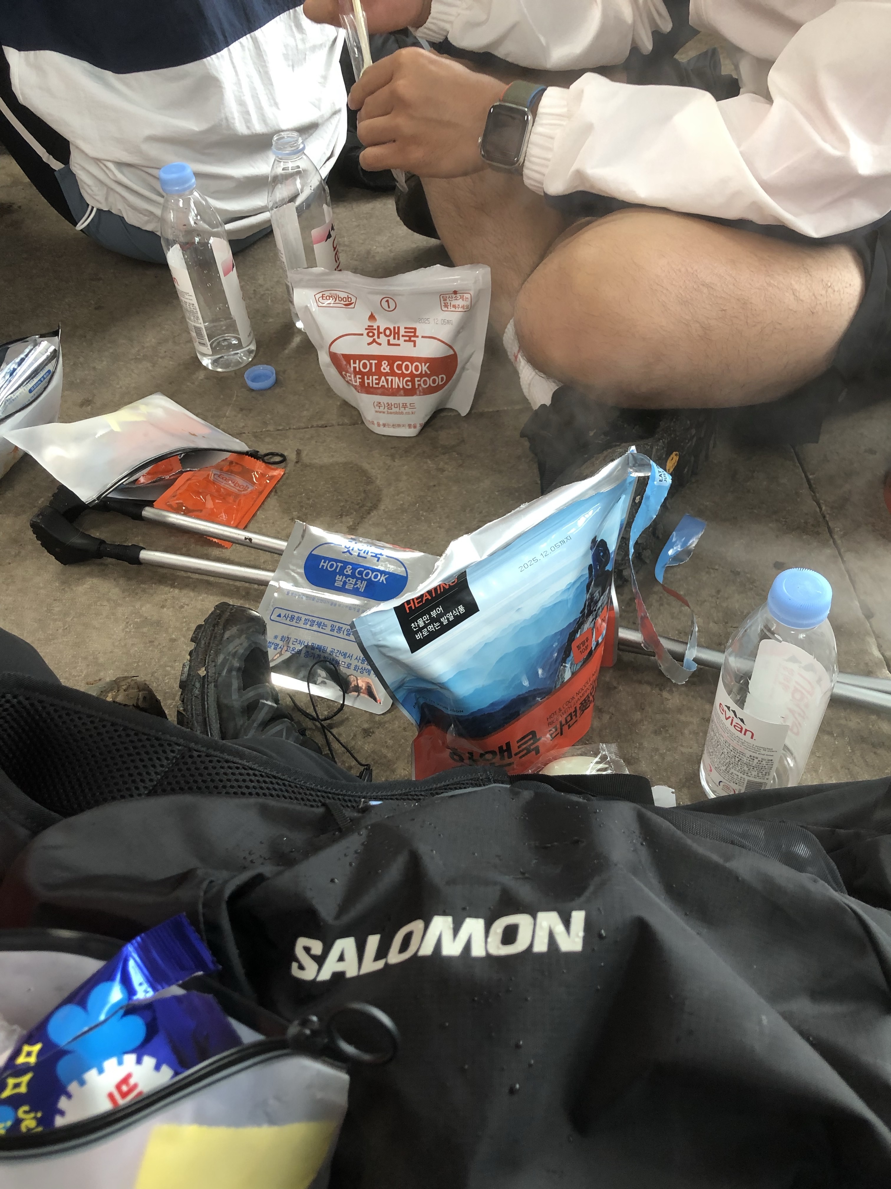 Salomon XT-6 ADV Black, Salomon Trailblazer 10 Black 착용 스타일 - 2