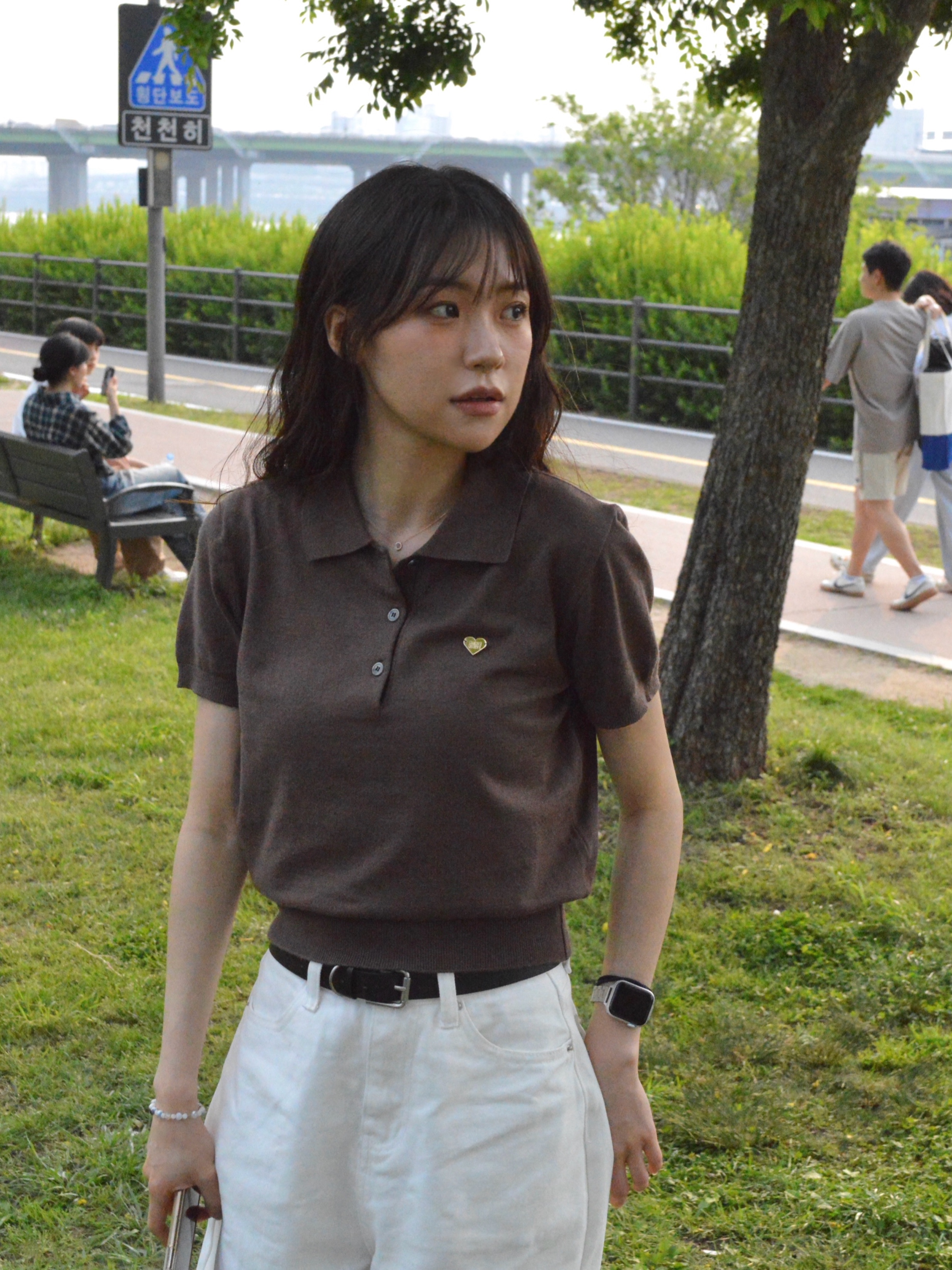 Knitted W Basic Essential Washable Collar Knit Mocha 착용 스타일