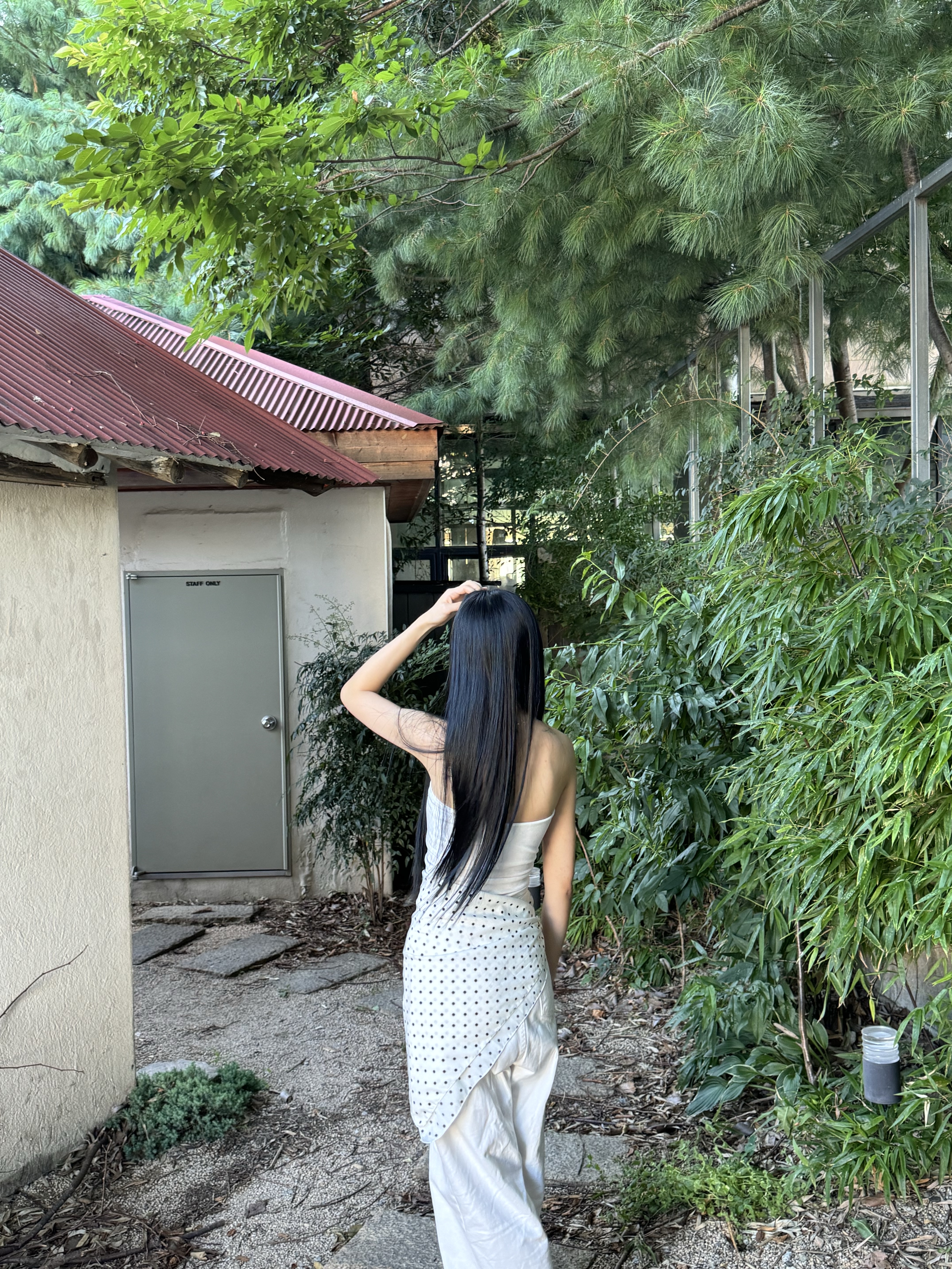 (W) Bohemian Seoul Basic Tube Top Ivory, Hoka Hopara Black Castle Rock 착용 스타일 - 2