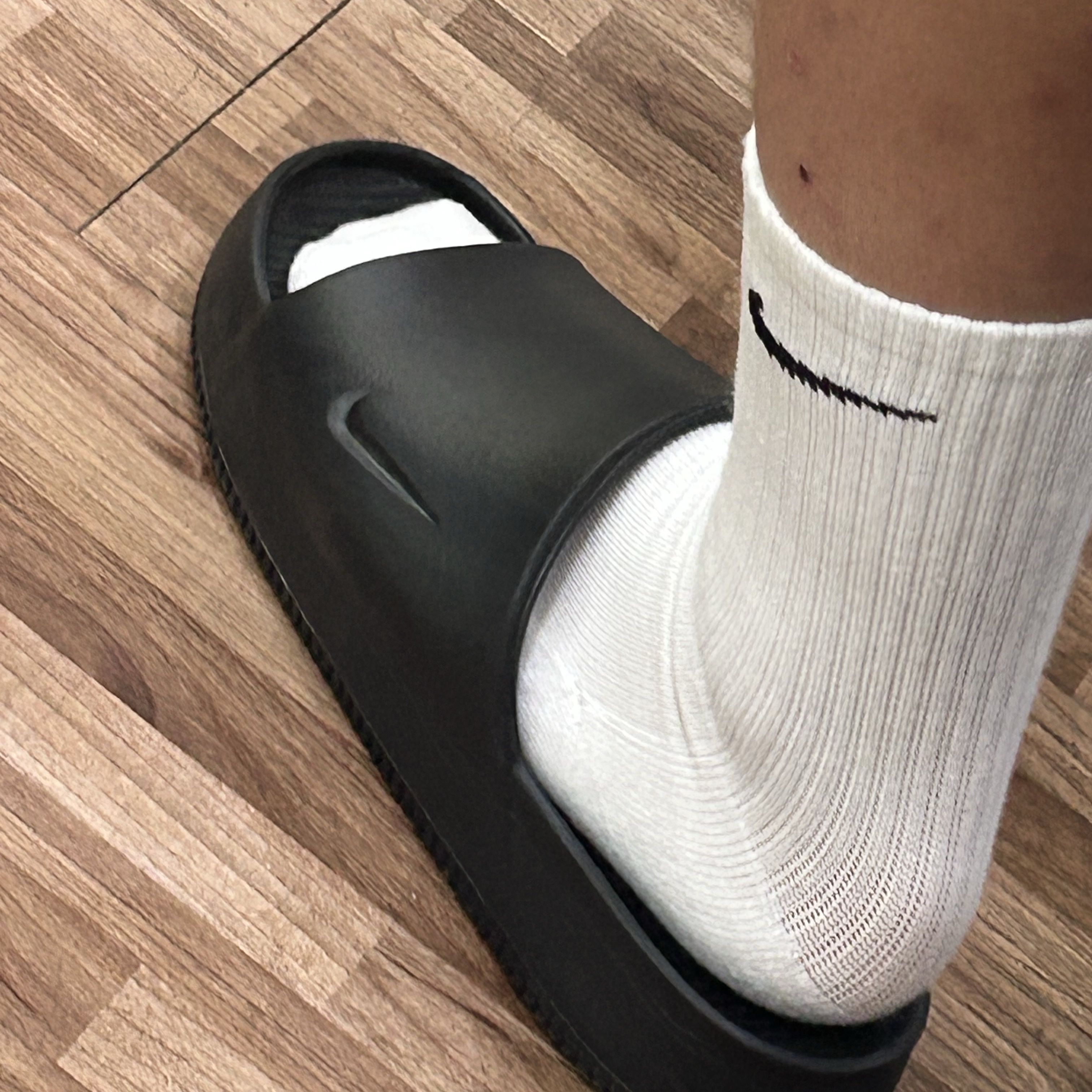 Nike Calm Slide Black 착용 스타일