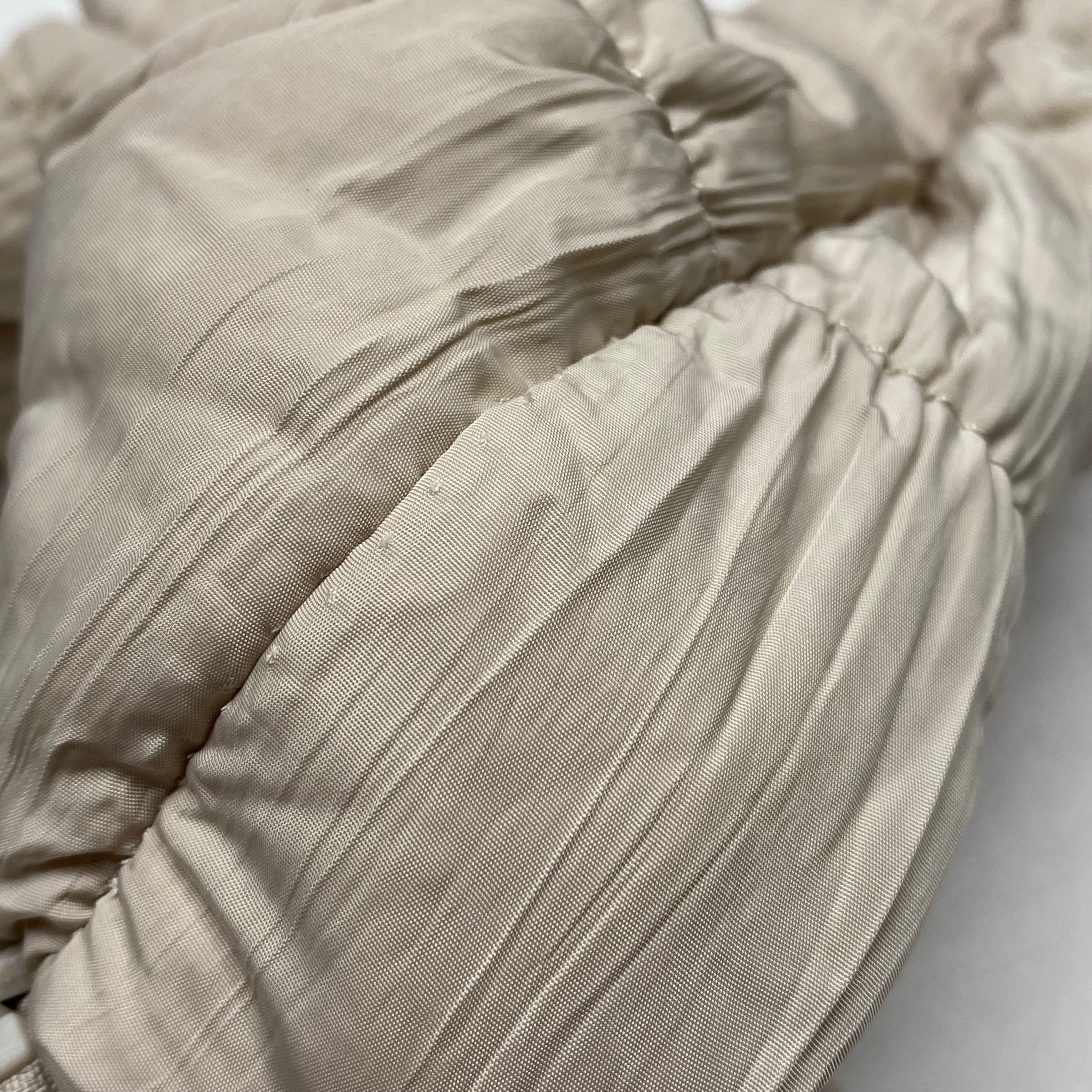 코스 리플 나일론 크로스바디백 오프 화이트 | KREAM