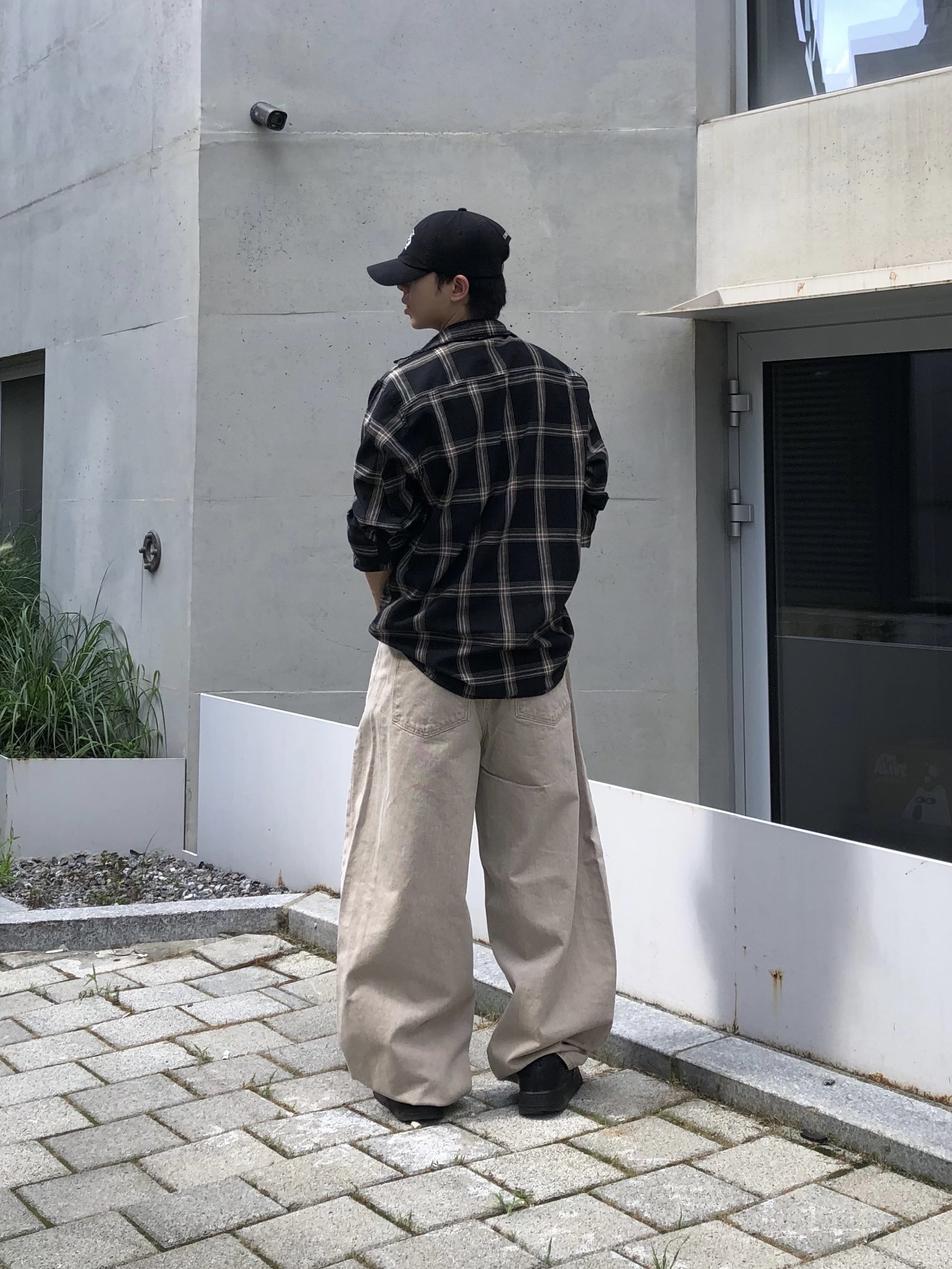 noun Wide Curved Denim Pants Sand Beige, Nike Air Force 1 '07 Low Triple Black 착용 스타일 - 3