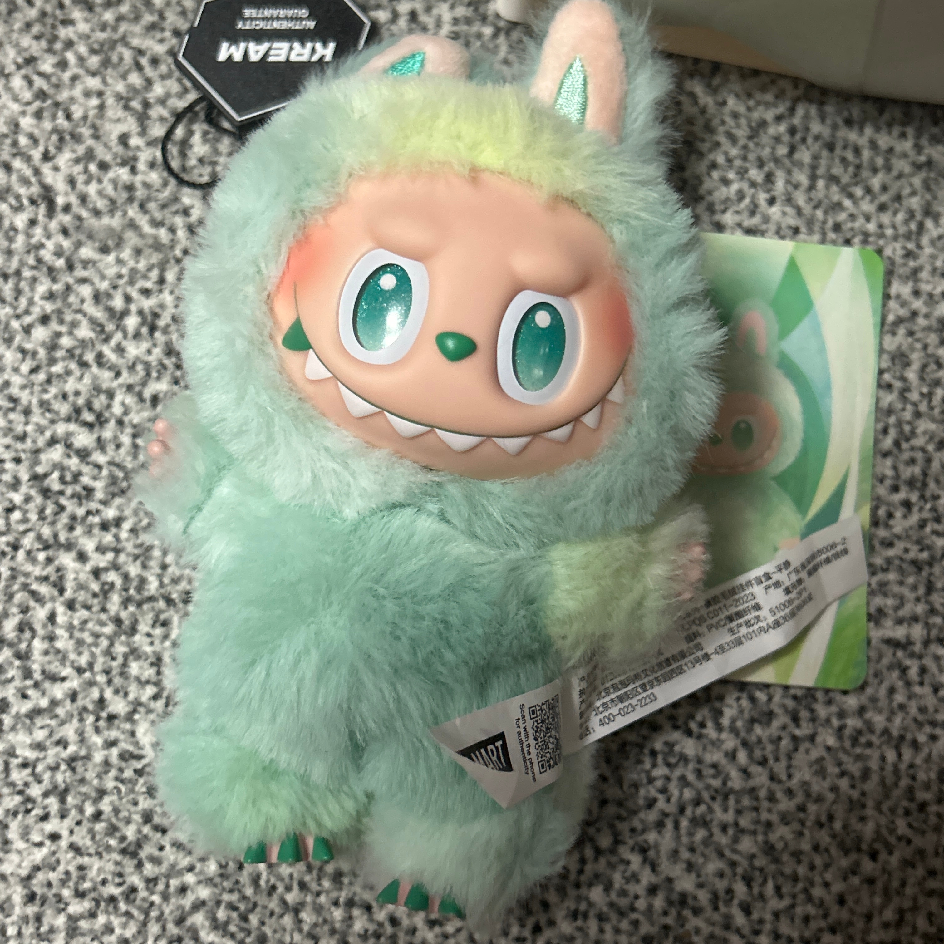Pop Mart Labubu The Monsters Highlight Series Serenity Keyring (Opened Case) 착용 스타일