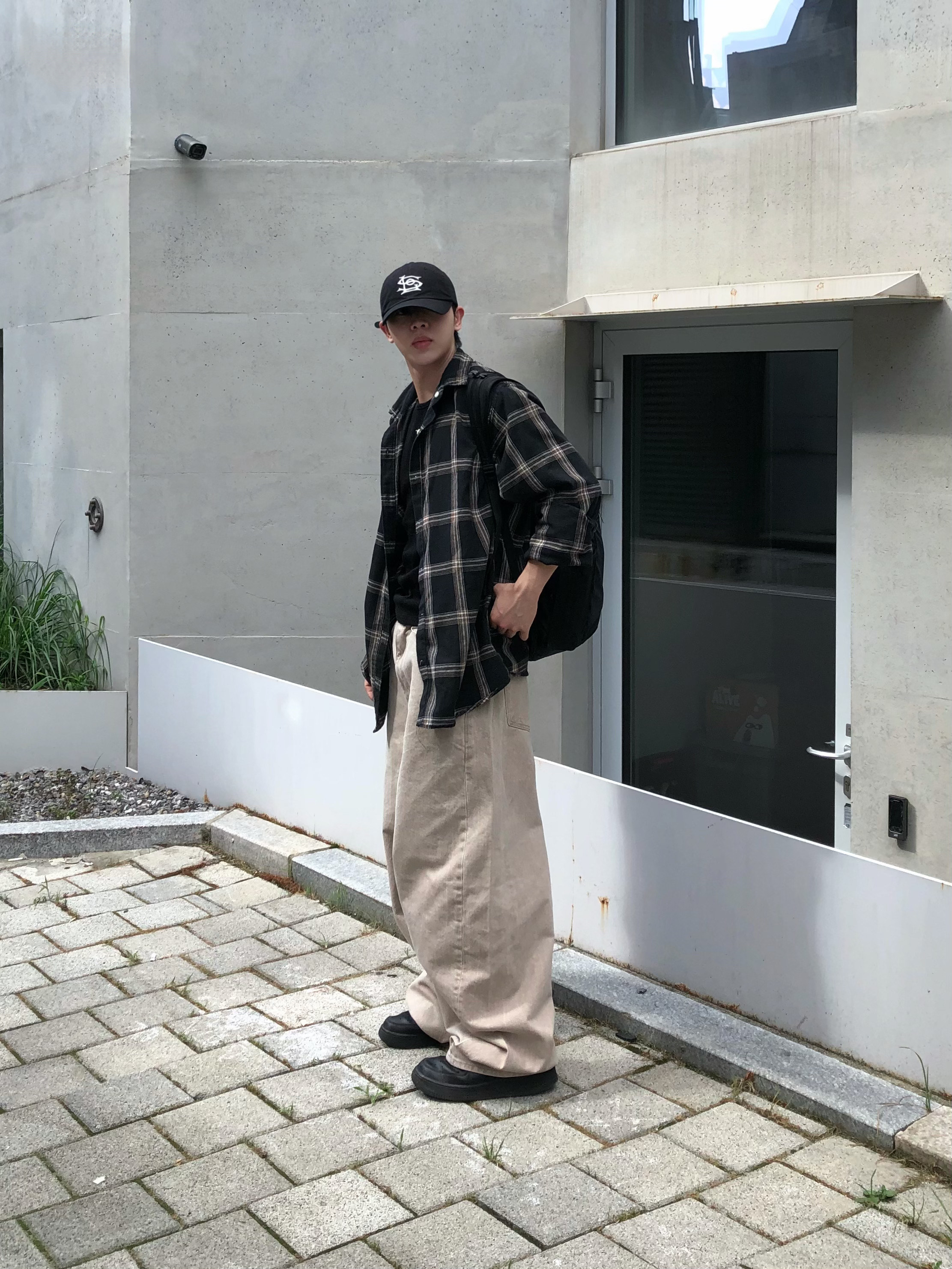 noun Wide Curved Denim Pants Sand Beige, Nike Air Force 1 '07 Low Triple Black 착용 스타일 - 2