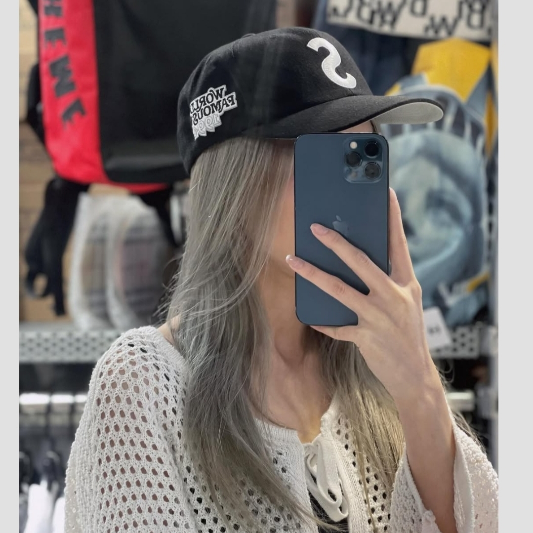 Supreme World Famous S Logo 6-Panel Navy - 25SS, Supreme World Famous S Logo 6-Panel Black 착용 스타일 - 1