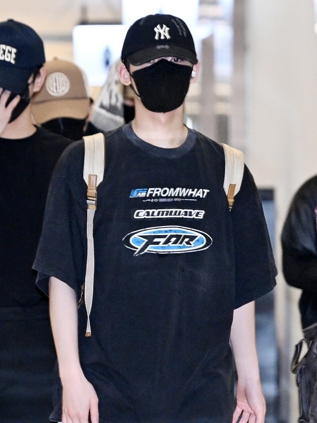 [더블적립]Farfromwhat Far Washed Logo T-Shirts Black 착용 스타일