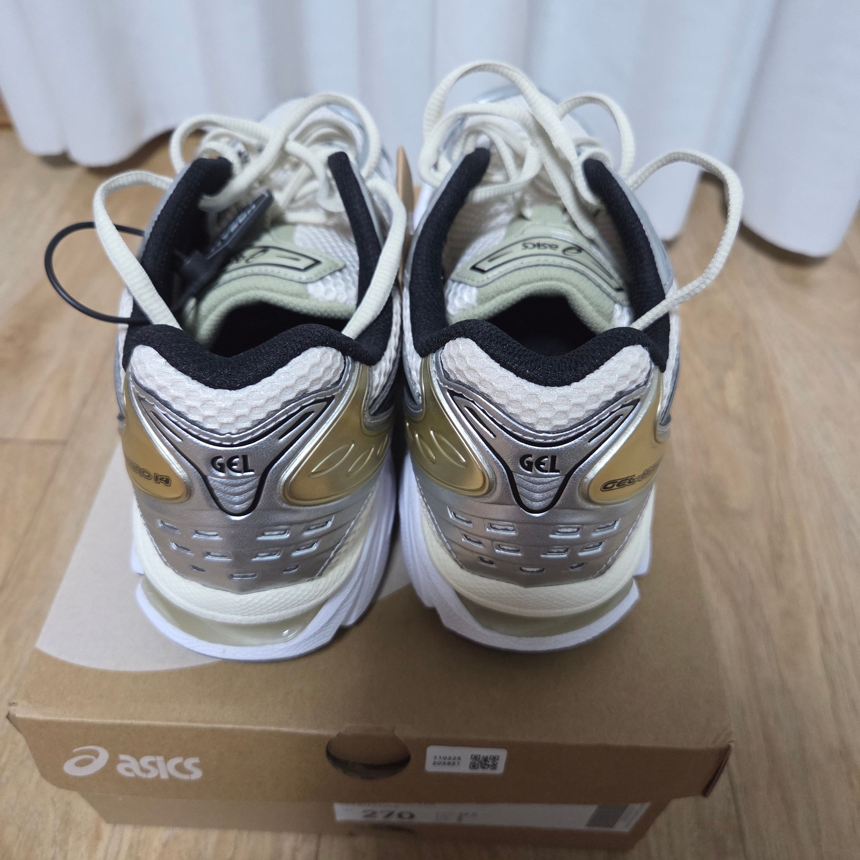 Asics Gel-Kayano 14 Birch Pure Silver 착용 스타일 - 3