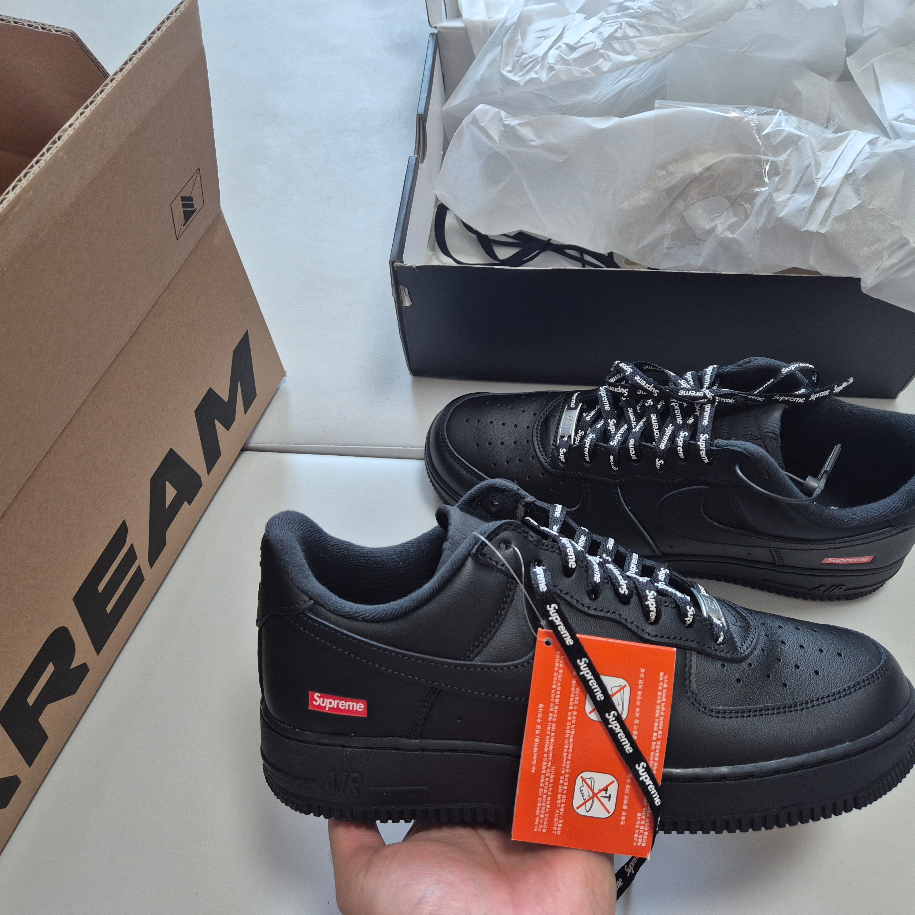 Nike x Supreme Air Force 1 Low Black 착용 스타일