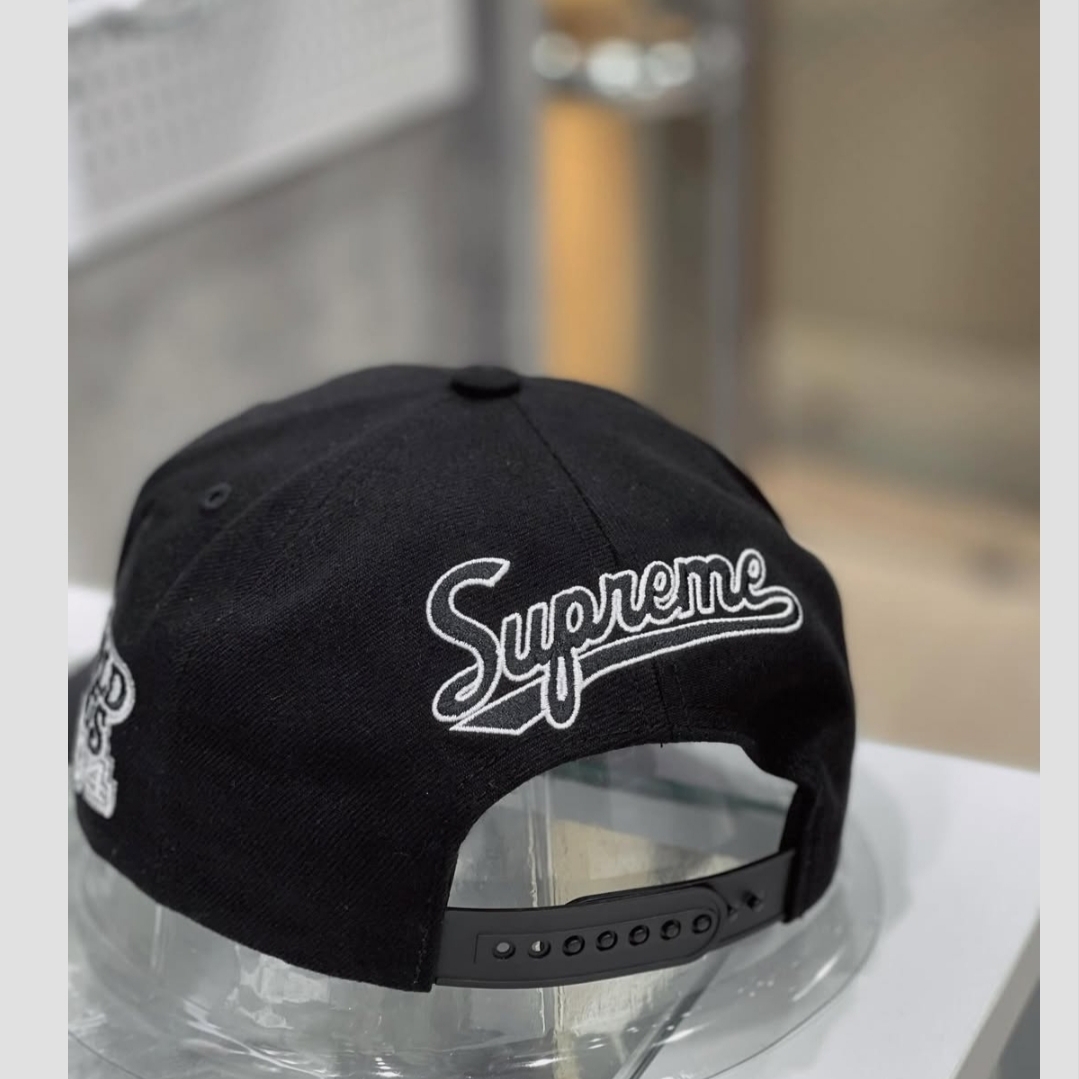 Supreme World Famous S Logo 6-Panel Navy - 25SS, Supreme World Famous S Logo 6-Panel Black 착용 스타일 - 4