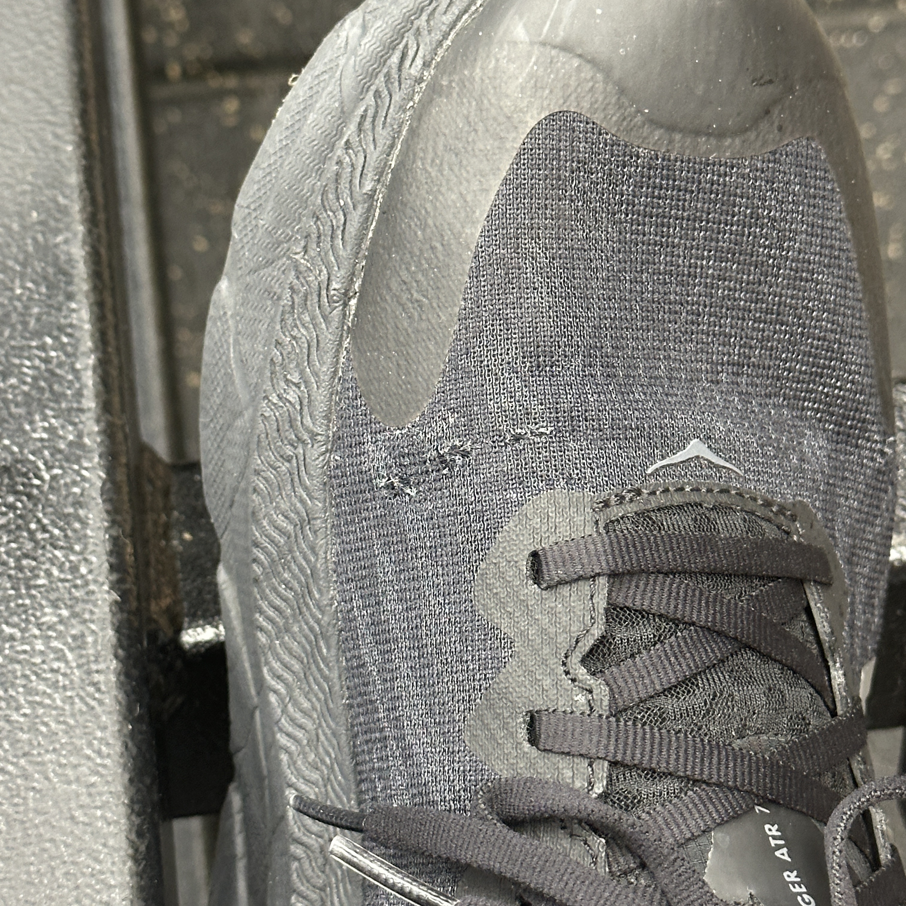 Hoka Challenger 7 Gore-Tex Black 착용 스타일 - 1