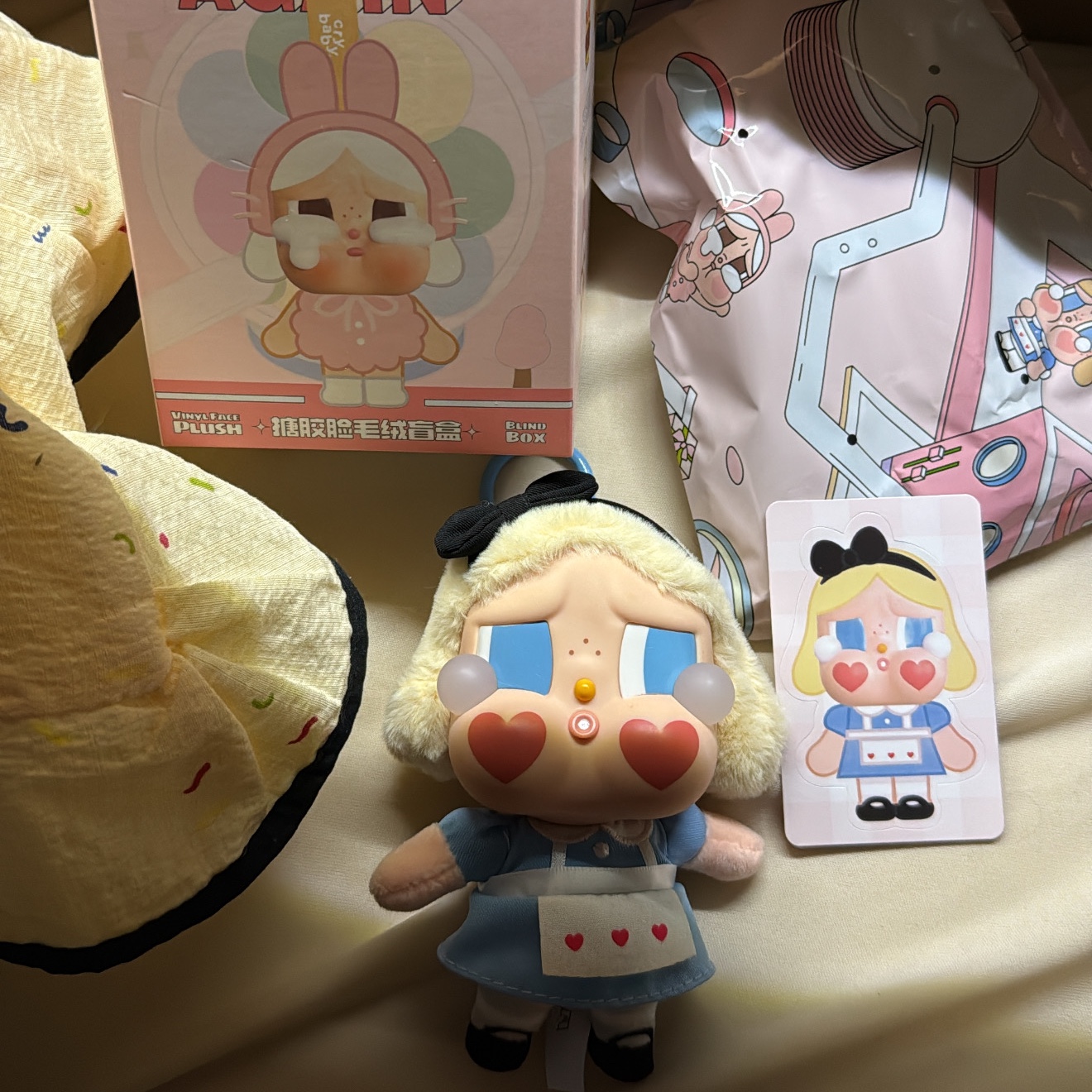 Pop Mart Crybaby Crying Again Series Plush Keyring She's Alice (Opened Case) 착용 스타일