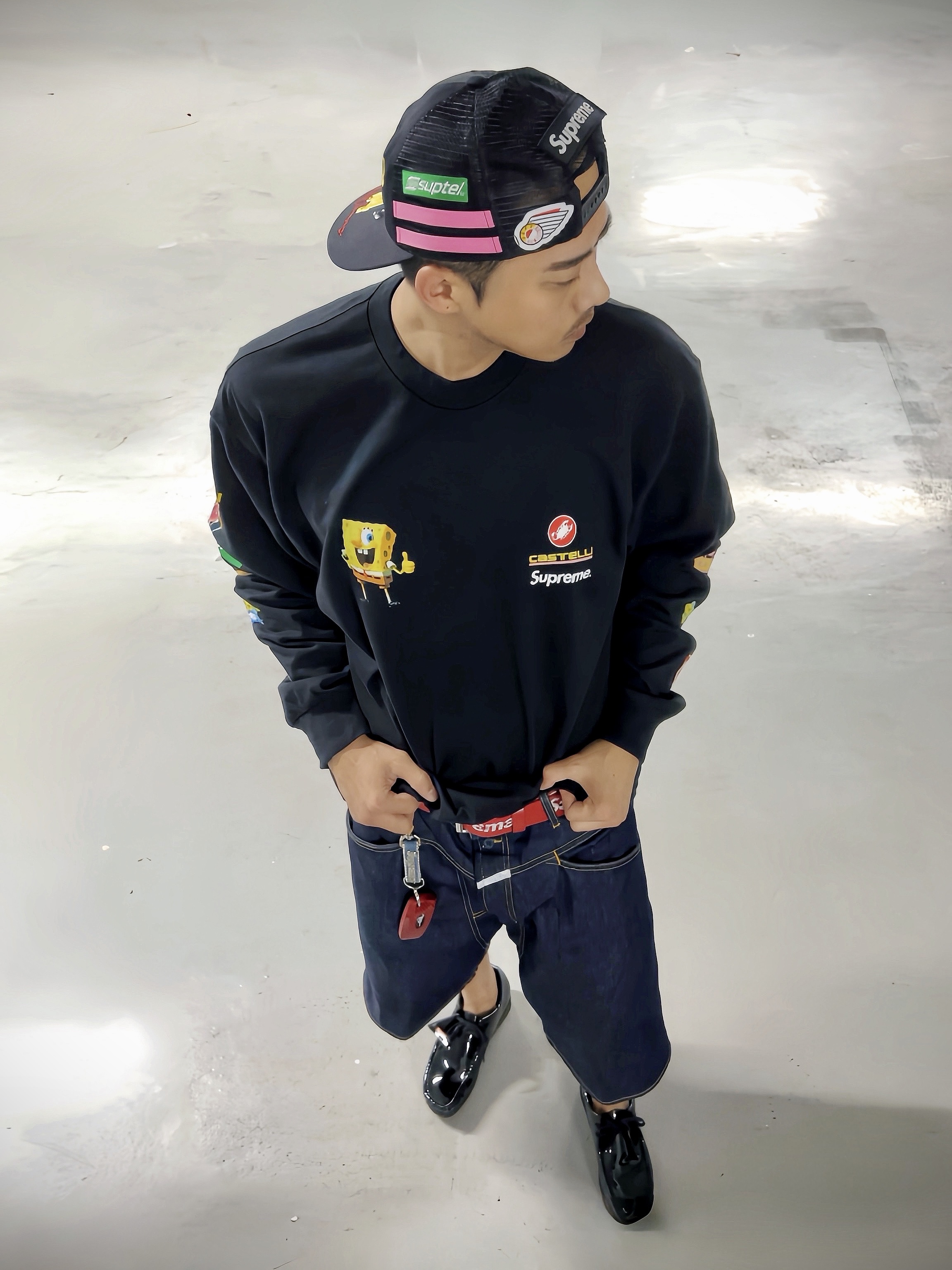 Supreme x SpongeBob Jeff Hamilton Mesh Back 6-Panel Black - 25SS, Supreme x SpongeBob SquarePants Castelli Racing L/S T-Shirt Black - 25SS 착용 스타일
