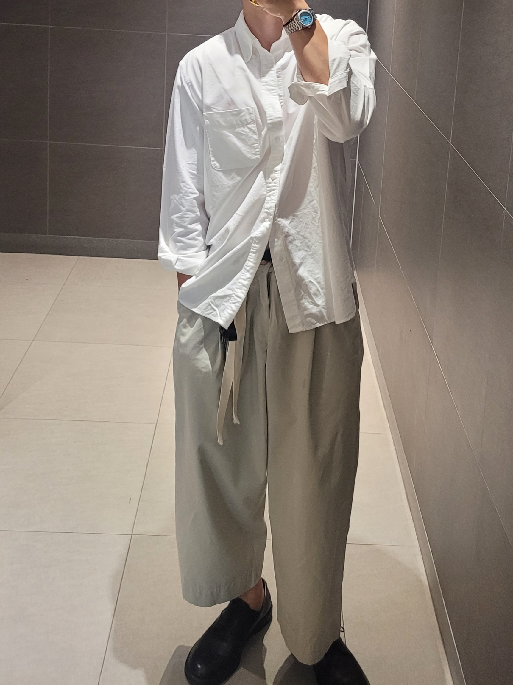 Maison Margiela Numerical Cuff Bracelet Silver, Ader Error Sig; TRS/BL Tag T-Shirt 01 Off White 착용 스타일 - 3