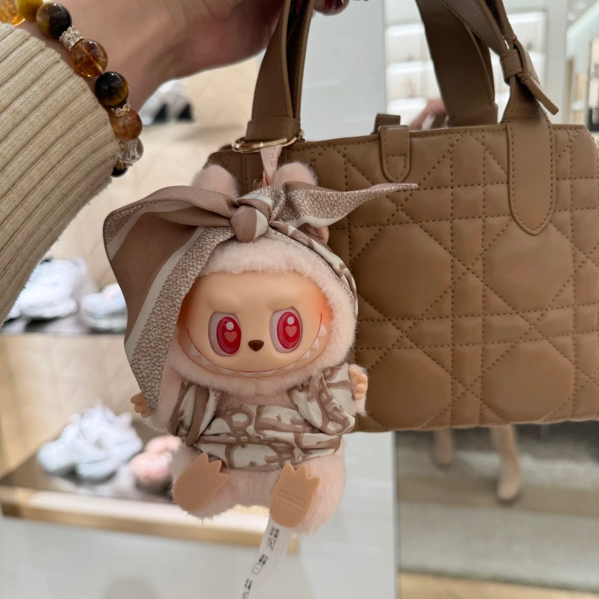 Pop Mart Labubu Let's Play Together Doll Series Dada Keyring (Opened Case) 착용 스타일