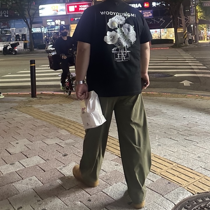 Wooyoungmi Flower Print Back Logo T-Shirt Black - 23FW, Nike Air Force 1 '07 WB Flax 착용 스타일