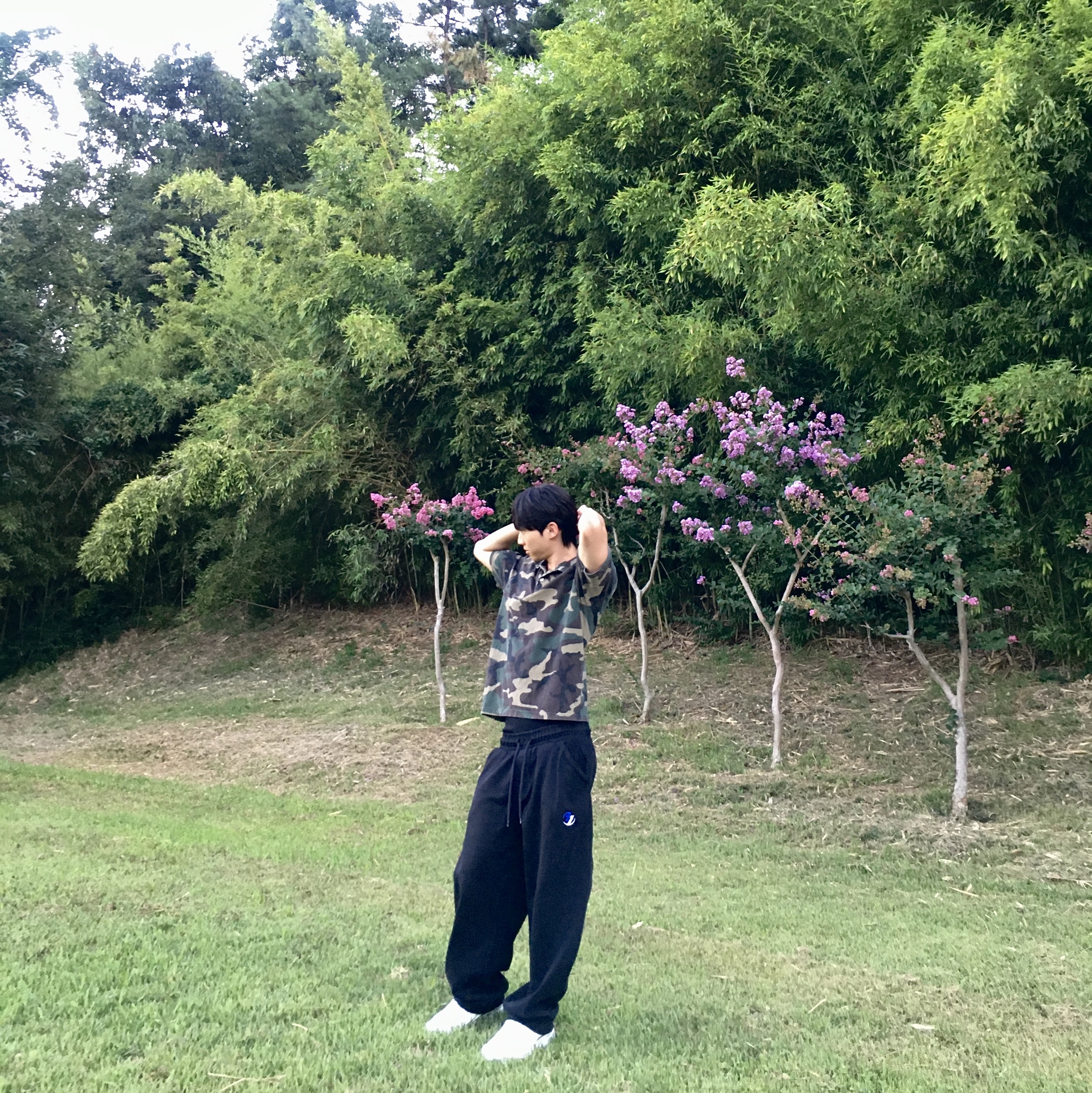 Supreme Washed Camo Polo Woodland Camo - 25SS, Zara x Ader Error Jogger Pants Black 착용 스타일 - 2