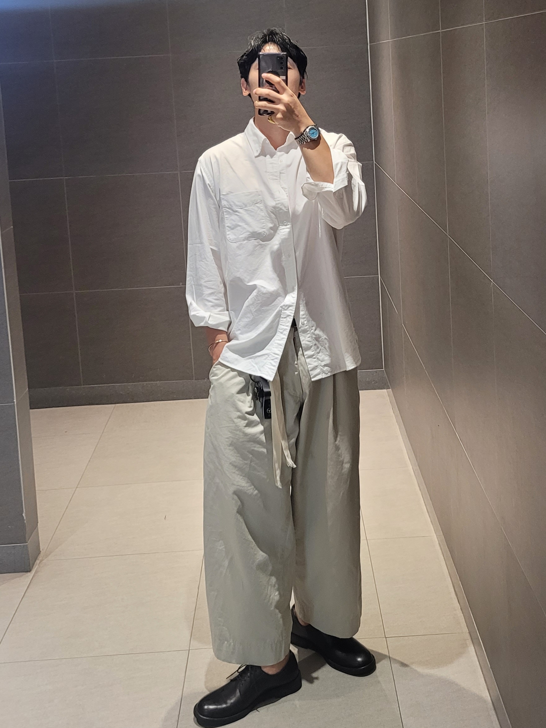 Maison Margiela Numerical Cuff Bracelet Silver, Ader Error Sig; TRS/BL Tag T-Shirt 01 Off White 착용 스타일 - 1