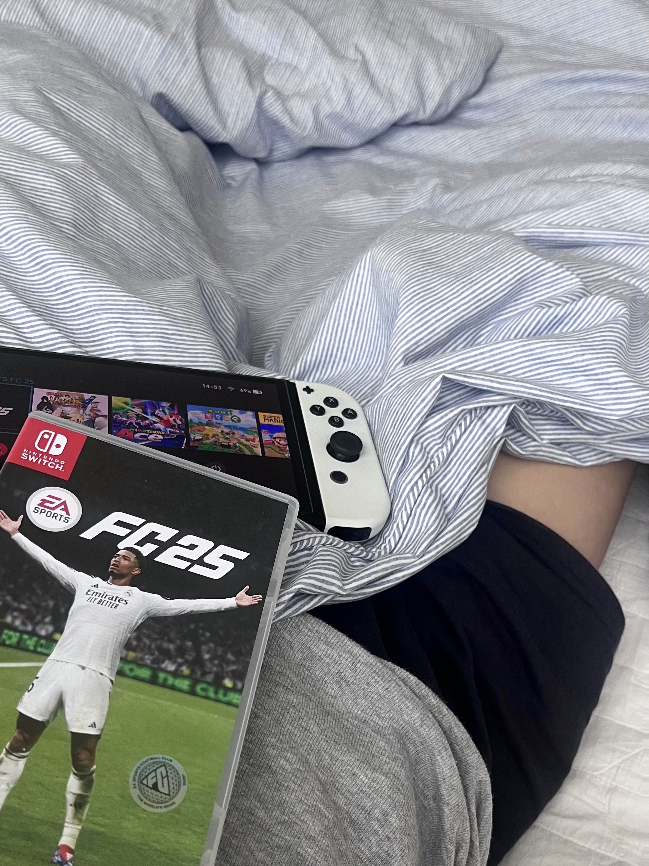 Nintendo Switch OLED White (Korean Ver.) 착용 스타일 - 1