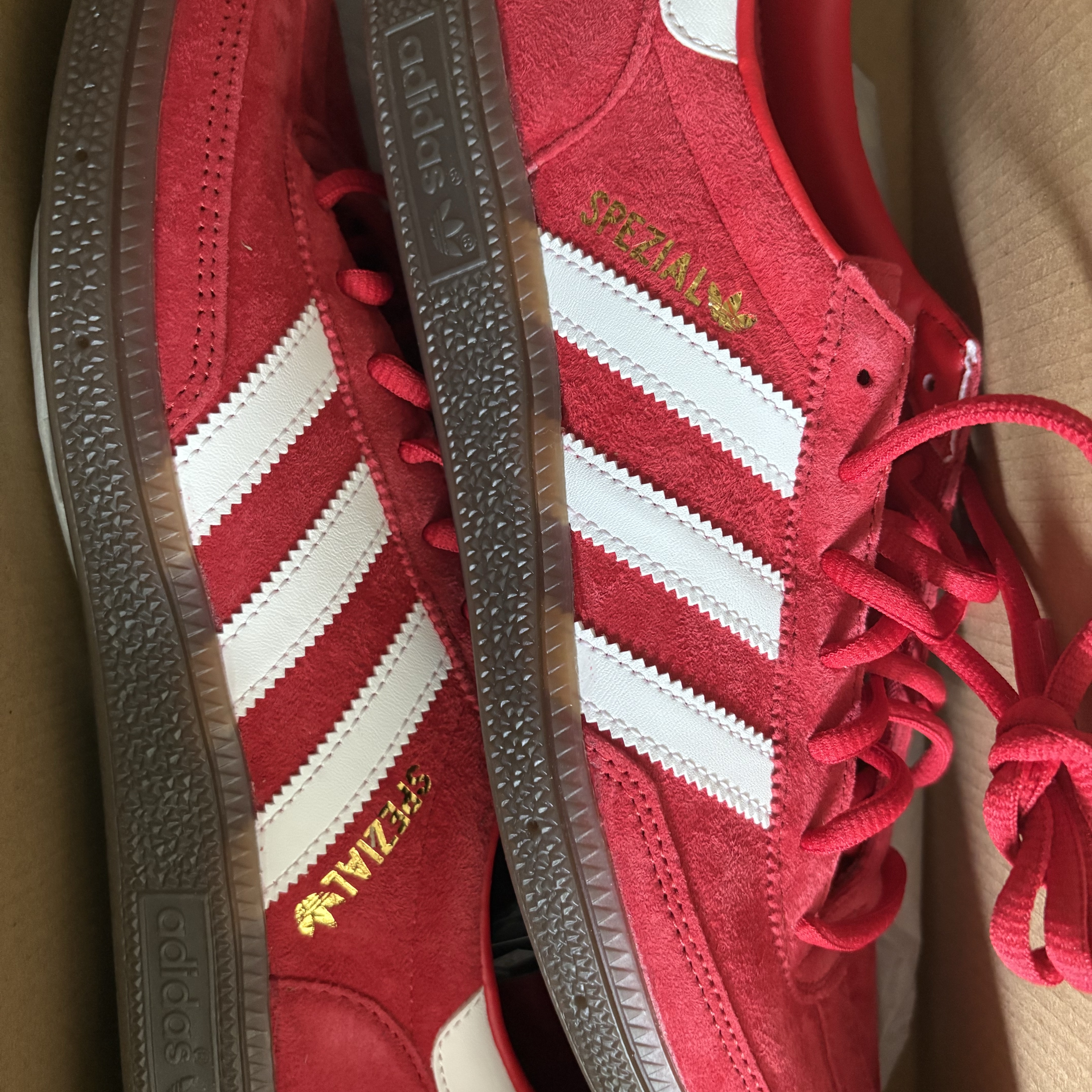 Adidas Spezial Handball Scarlet Cloud White 착용 스타일
