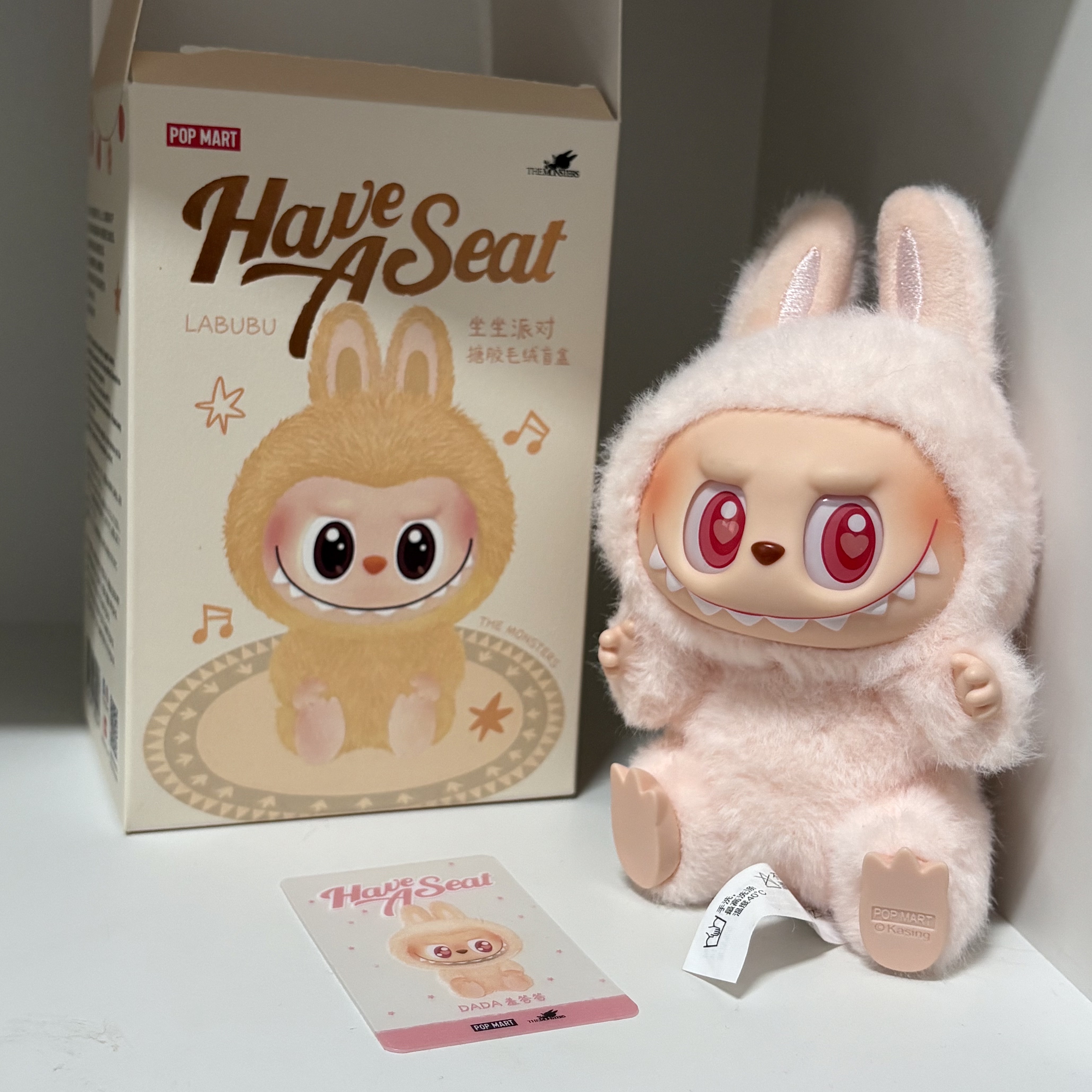 Pop Mart Labubu Let's Play Together Doll Series Dada Keyring (Opened Case), Pop Mart Labubu Let's Play Together Doll Series Sealed Case (6 Blind Boxes) 착용 스타일