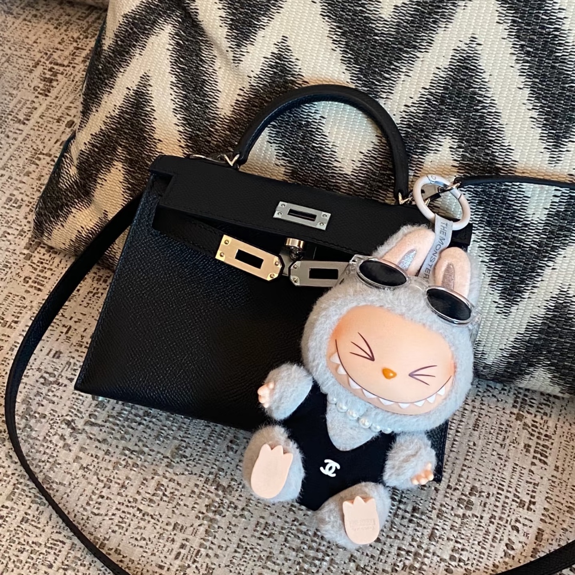 Pop Mart Labubu Let's Play Together Doll Series Hehe Keyring (Opened Case) 착용 스타일