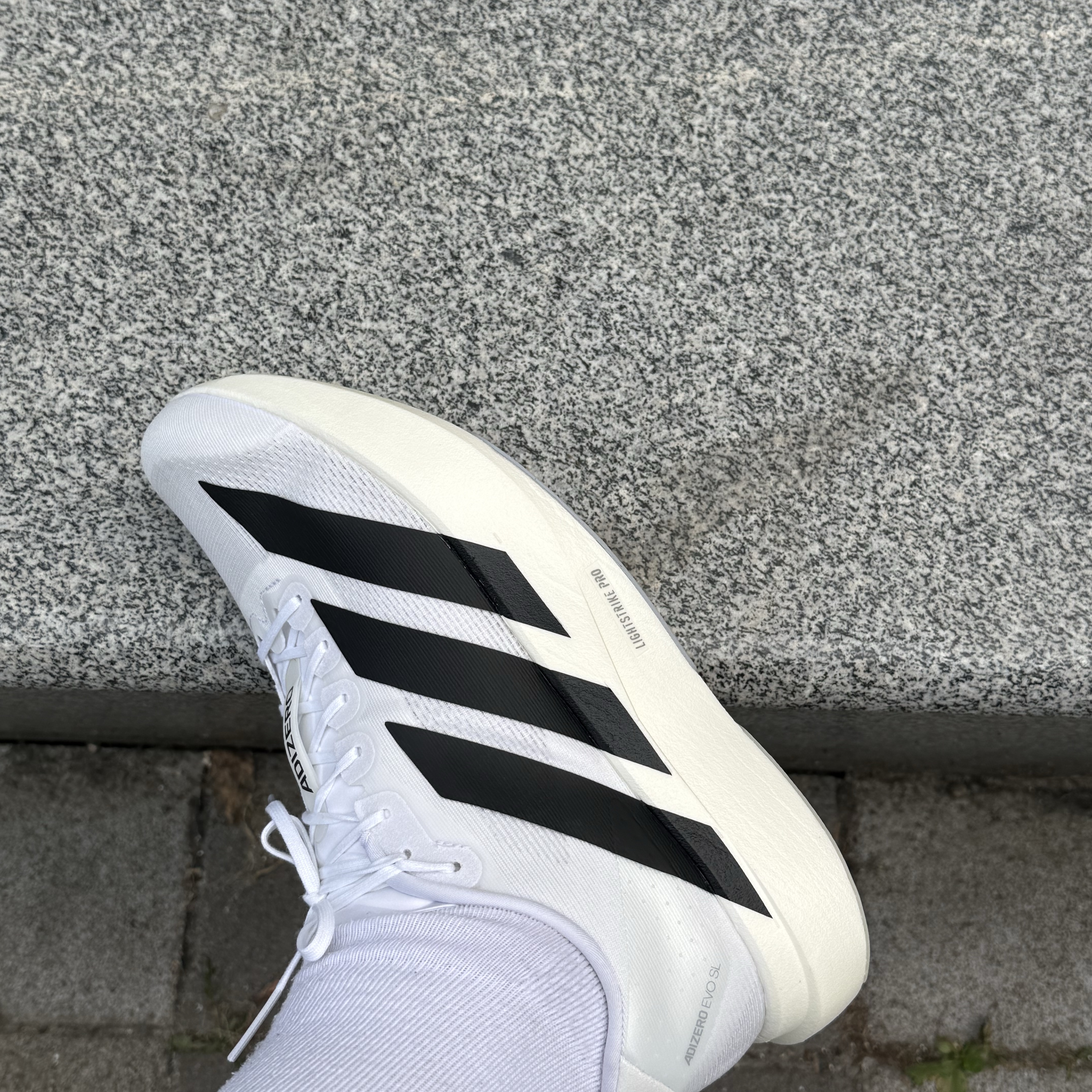 Adidas Adizero EVO SL Cloud White Core Black 착용 스타일