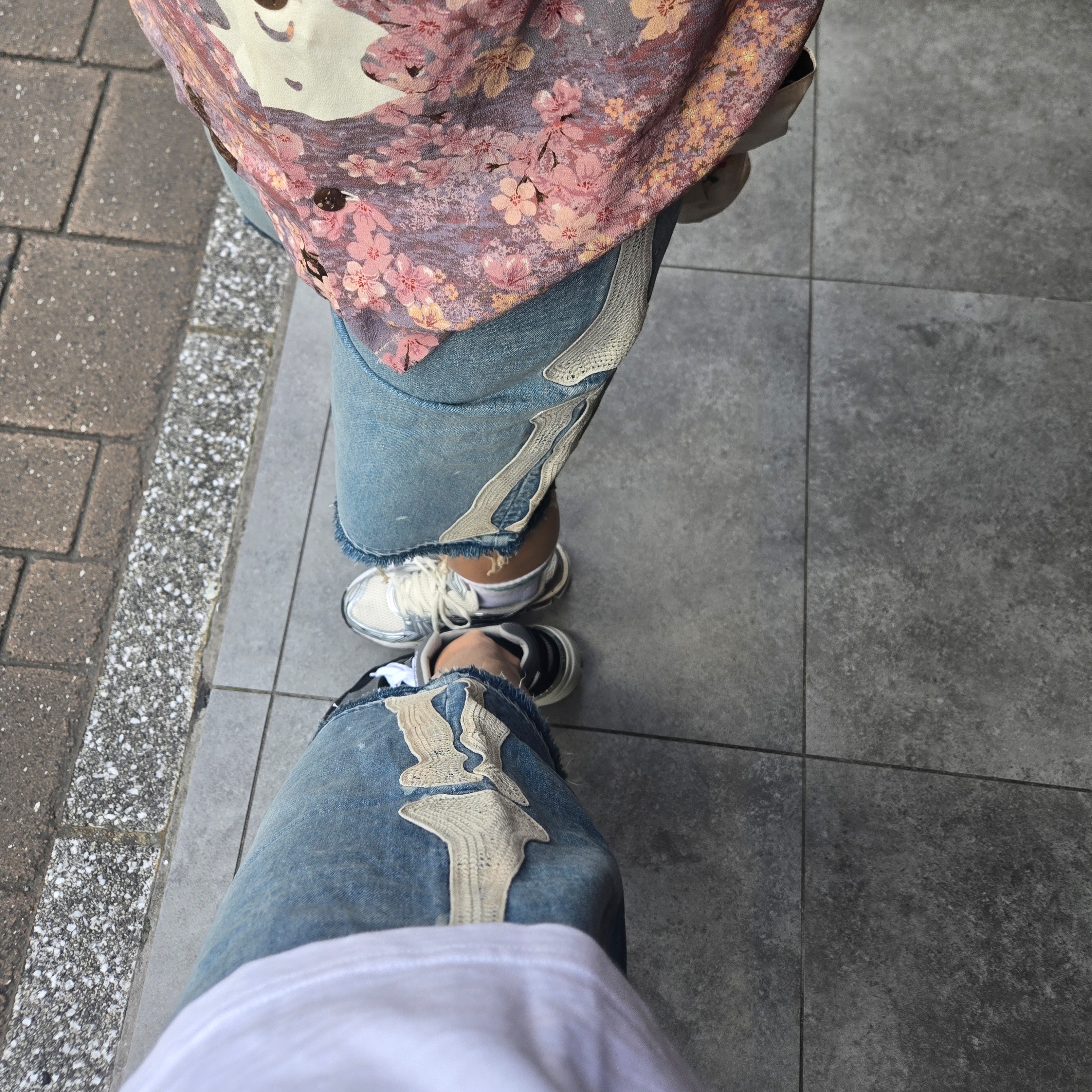 Kapital 14 oz. Denim 5P Bone Embroidery Short Pants Indigo (Processing) 착용 스타일