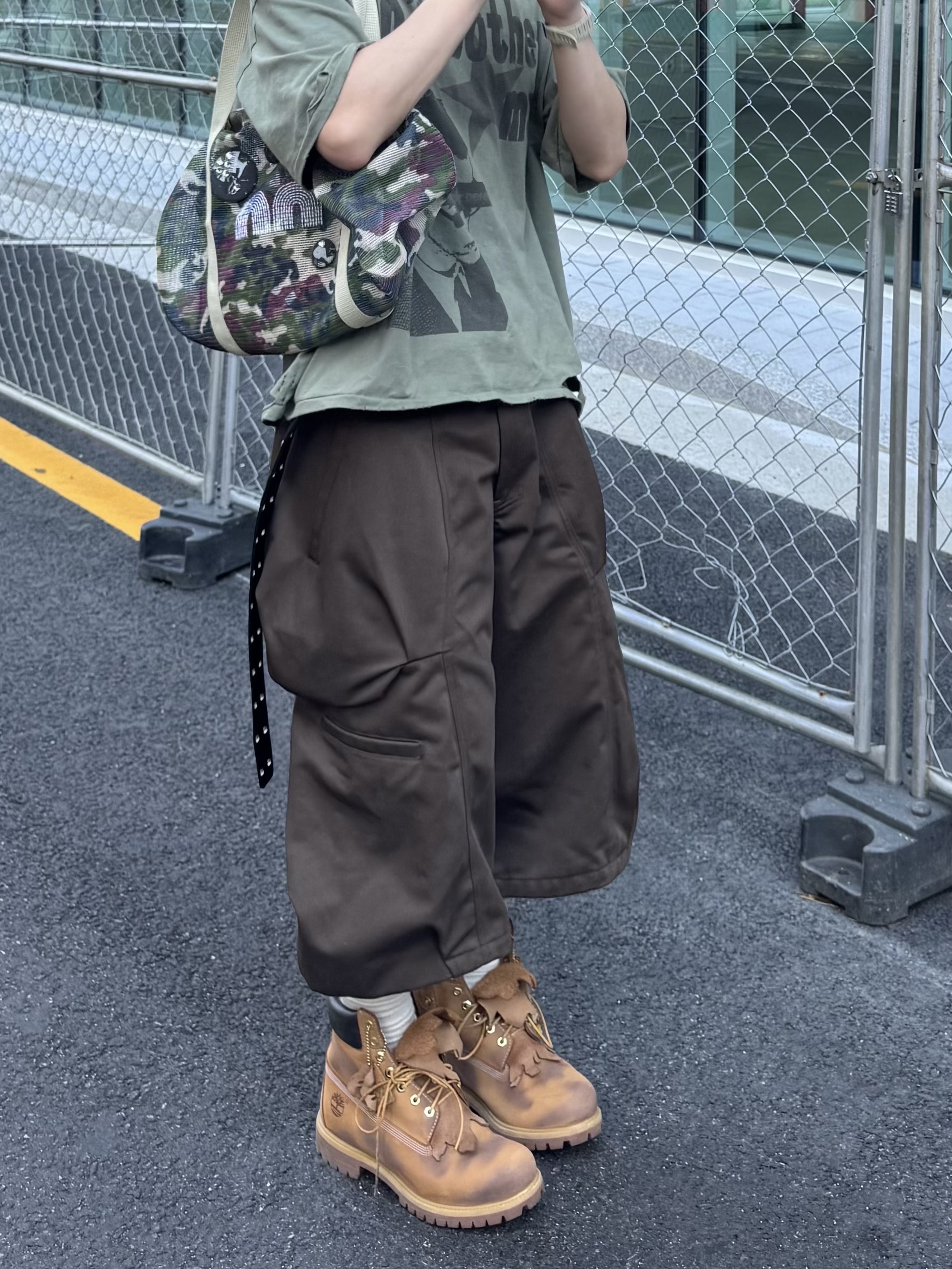 Kamien Goguma Bermuda Pants Olive Brown, Kamien x MJD Double Hole Belt Black Shearling Calfskin 착용 스타일 - 3