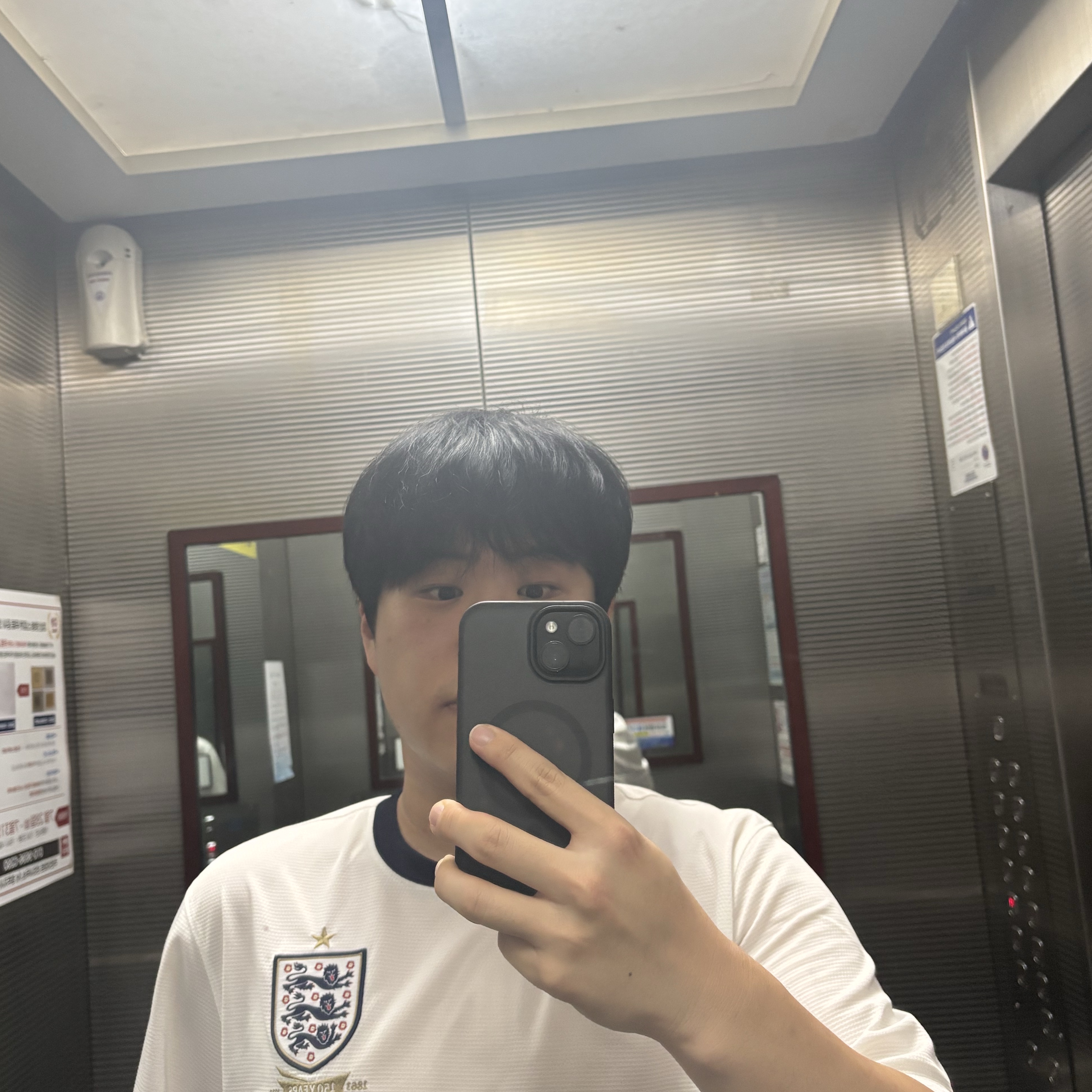 Nike England Soccer T-Shirt White, Nike England 2024/25 Dri-Fit Stadium Home Replica Jersey White Blue Void (Non Marking Ver.) 착용 스타일 - 2