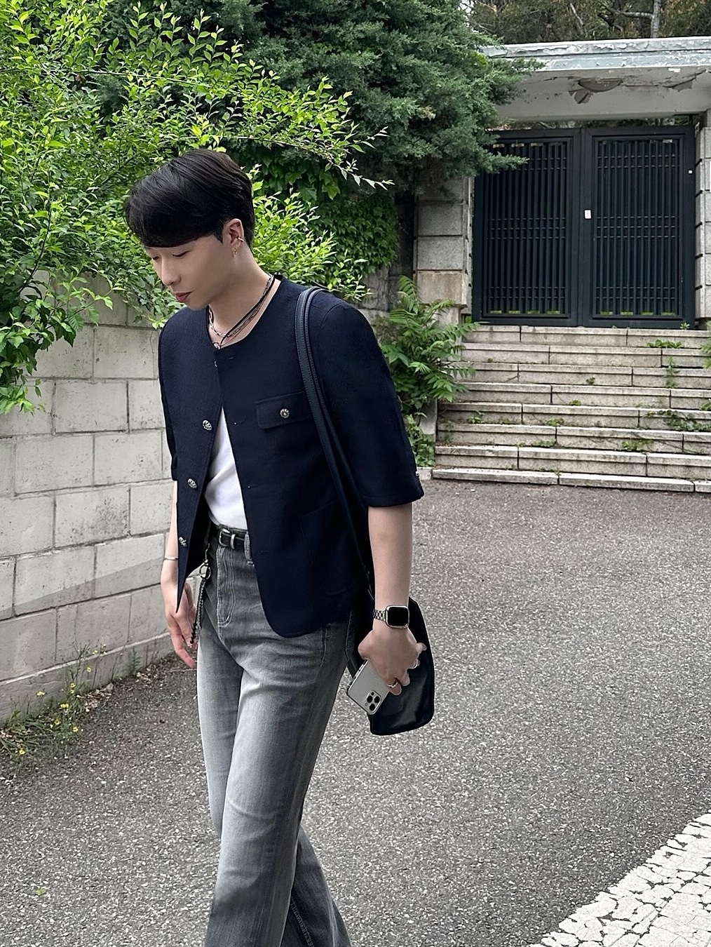Telfar Medium Shopping Bag Navy, Monamhee x Peaceminusone Daihee Plush Keyring 착용 스타일 - 1